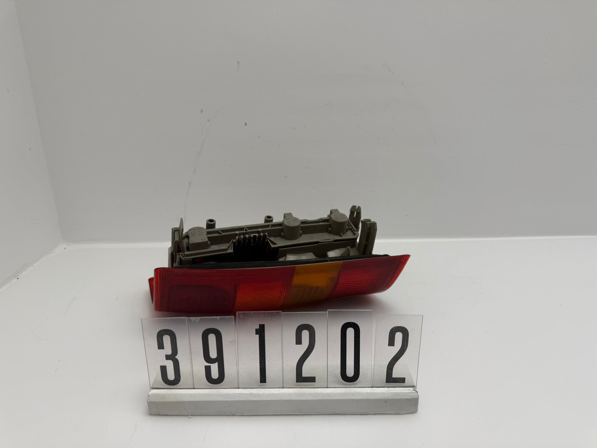 395.334; 391 2 02; 185-186 Opel Kadett E Rückleuchte rechts