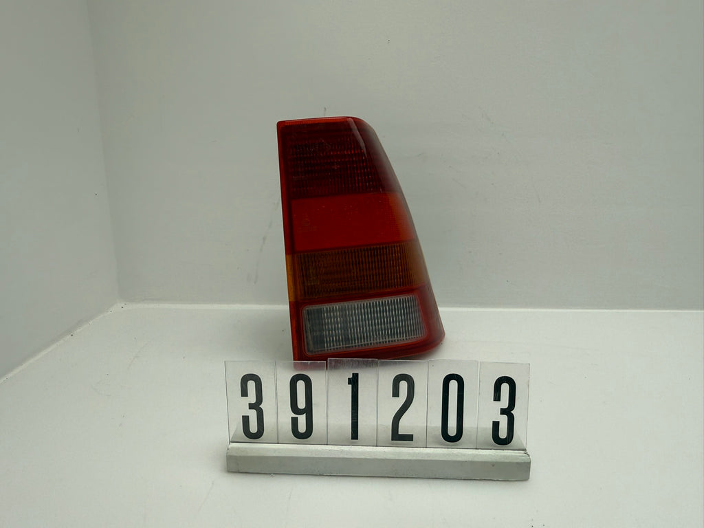 395.334; 391 2 02; 185-186 Opel Kadett E Rückleuchte rechts