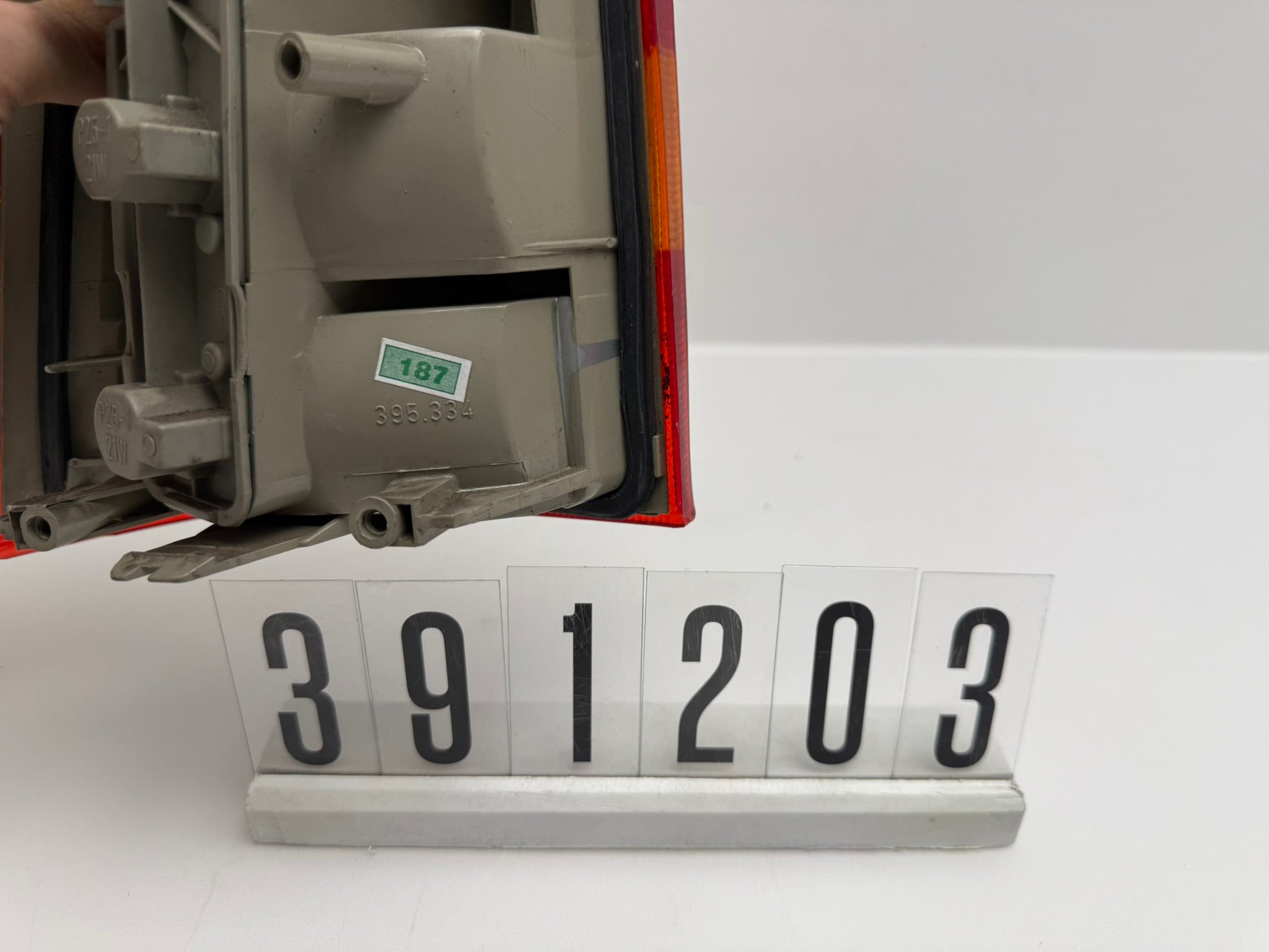 395.334; 391 2 02; 185-186 Opel Kadett E Rückleuchte rechts