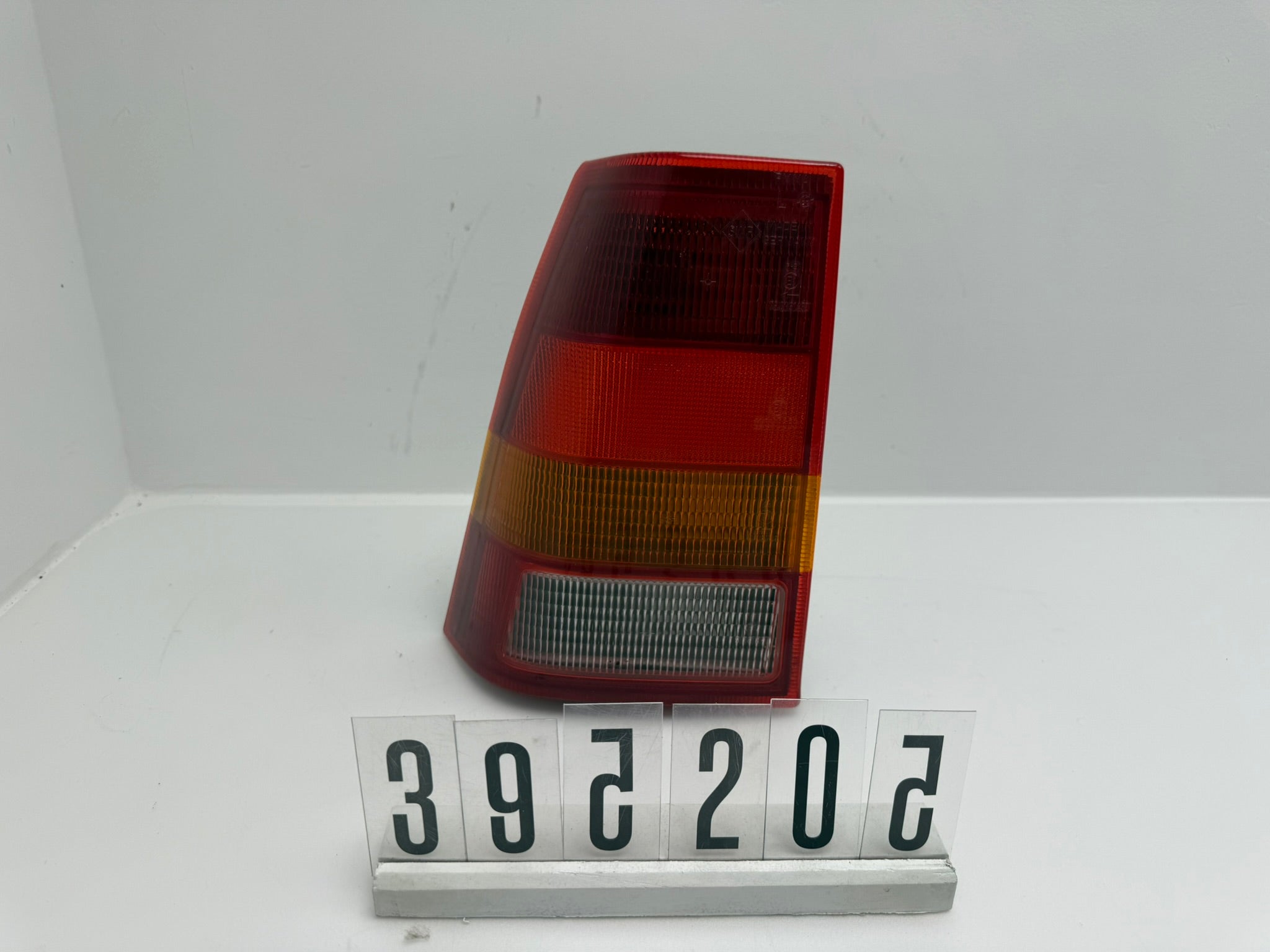 395.335; 391 2 05-08; 189-192 Opel Kadett E Rückleuchte Links