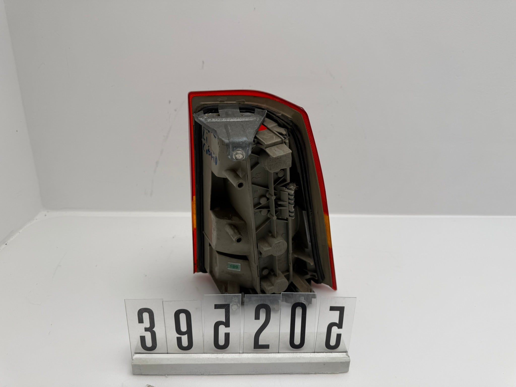 395.335; 391 2 05-08; 189-192 Opel Kadett E Rückleuchte Links