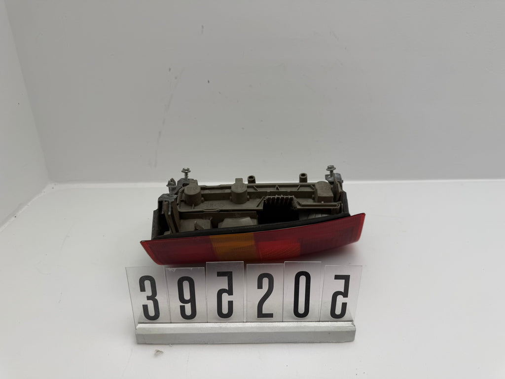 395.335; 391 2 05-08; 189-192 Opel Kadett E Rückleuchte Links