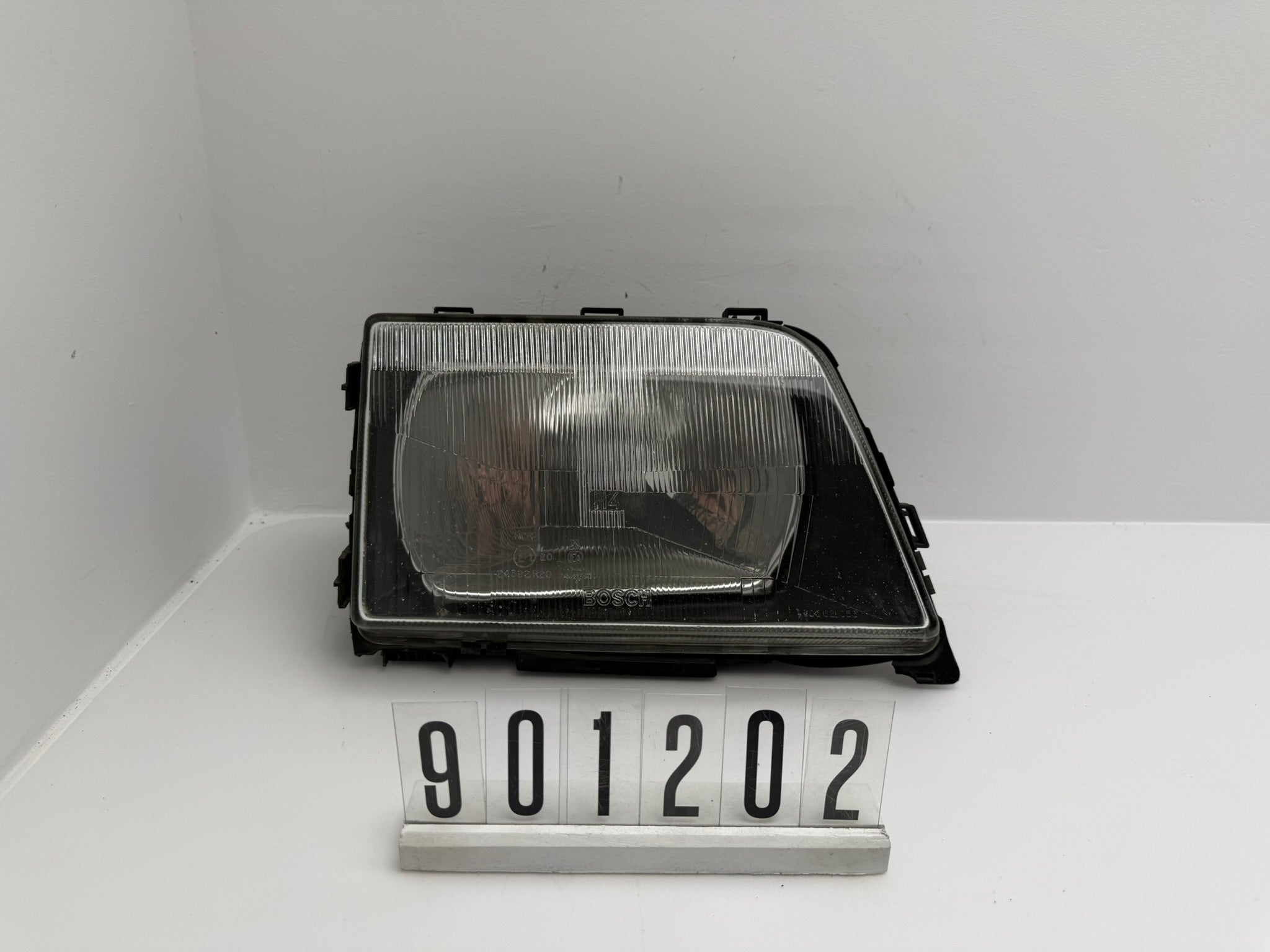 1305620488 / 24592R20; 901 2 01-02; 208-209 Opel Ascona Scheinwerfer rechts