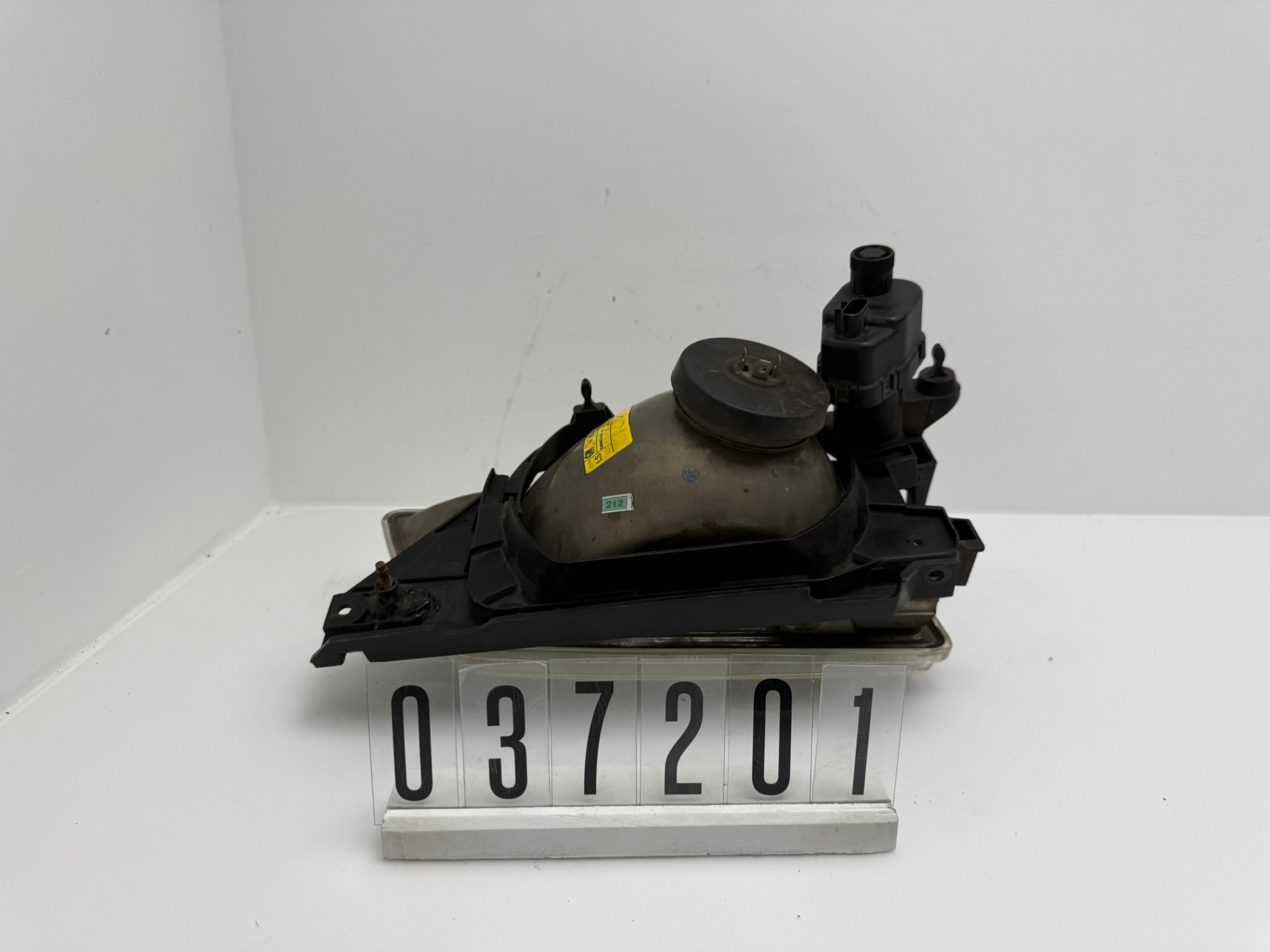 3.805.381 / 3.755.381; 038 2 01-02 / 037 2 01; 212-214 Opel Kadett E 09/84-08/91 H4 Scheinwerfer Links