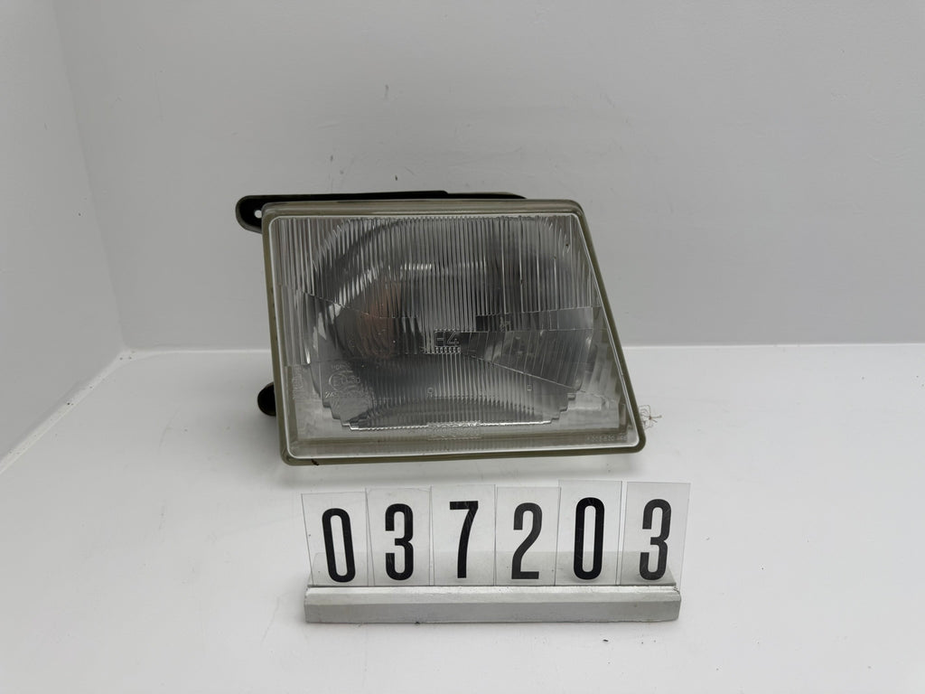 1305620448; 037 2 03-04; 216-217 Opel Kadett D Scheinwerfer H4 Bosch rechts