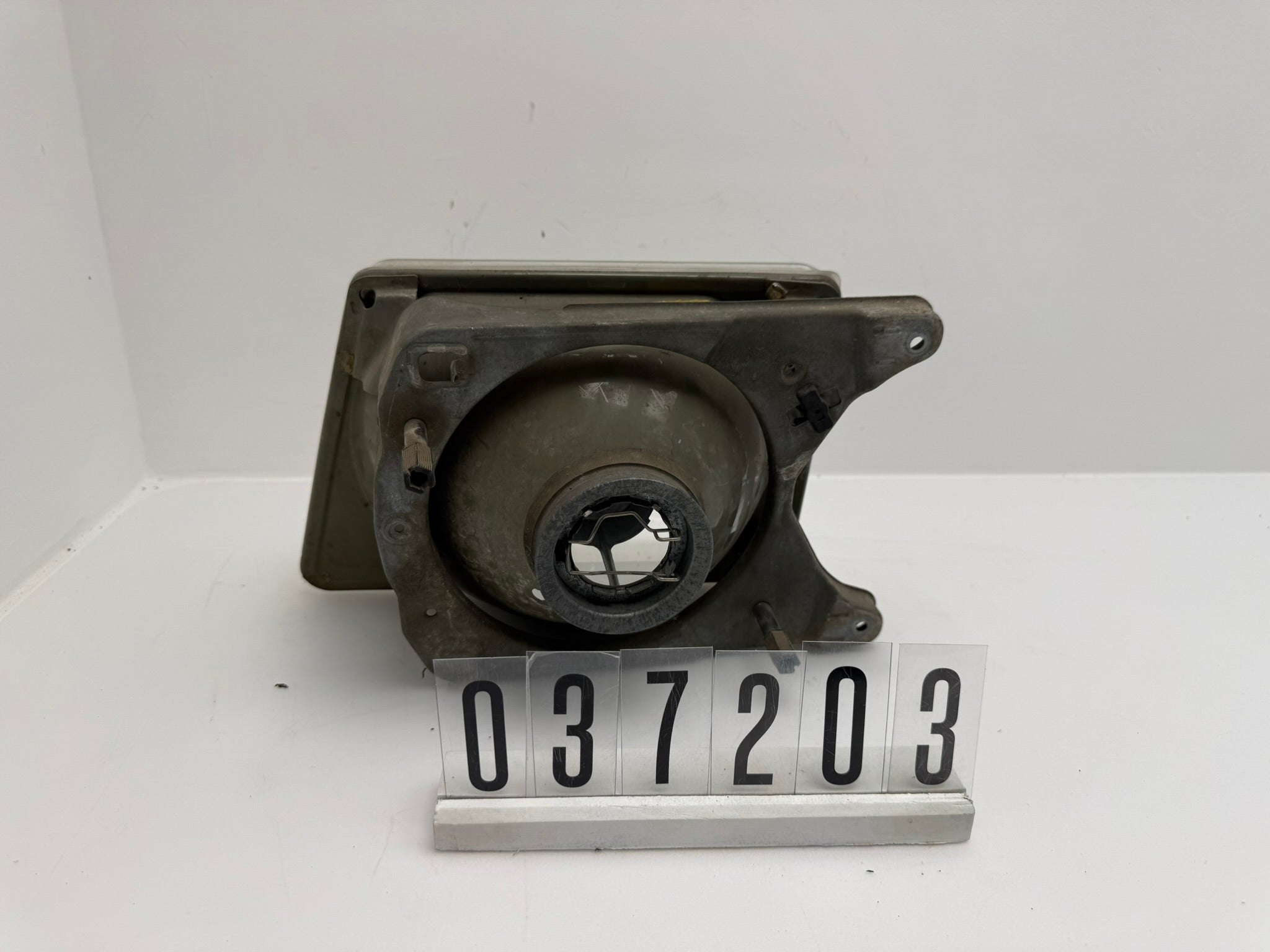 1305620448; 037 2 03-04; 216-217 Opel Kadett D Scheinwerfer H4 Bosch rechts
