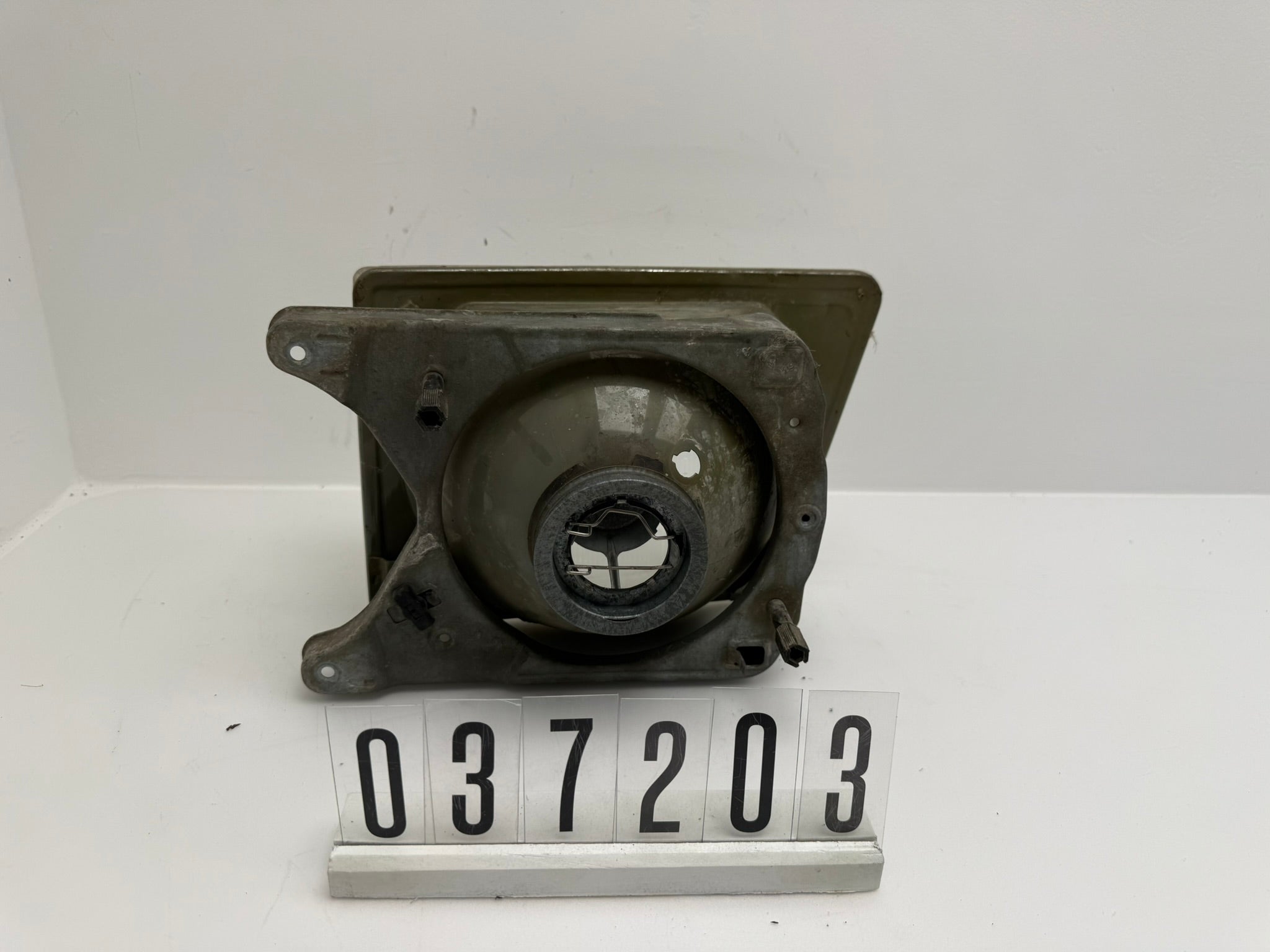 1305620448; 037 2 03-04; 216-217 Opel Kadett D Scheinwerfer H4 Bosch rechts