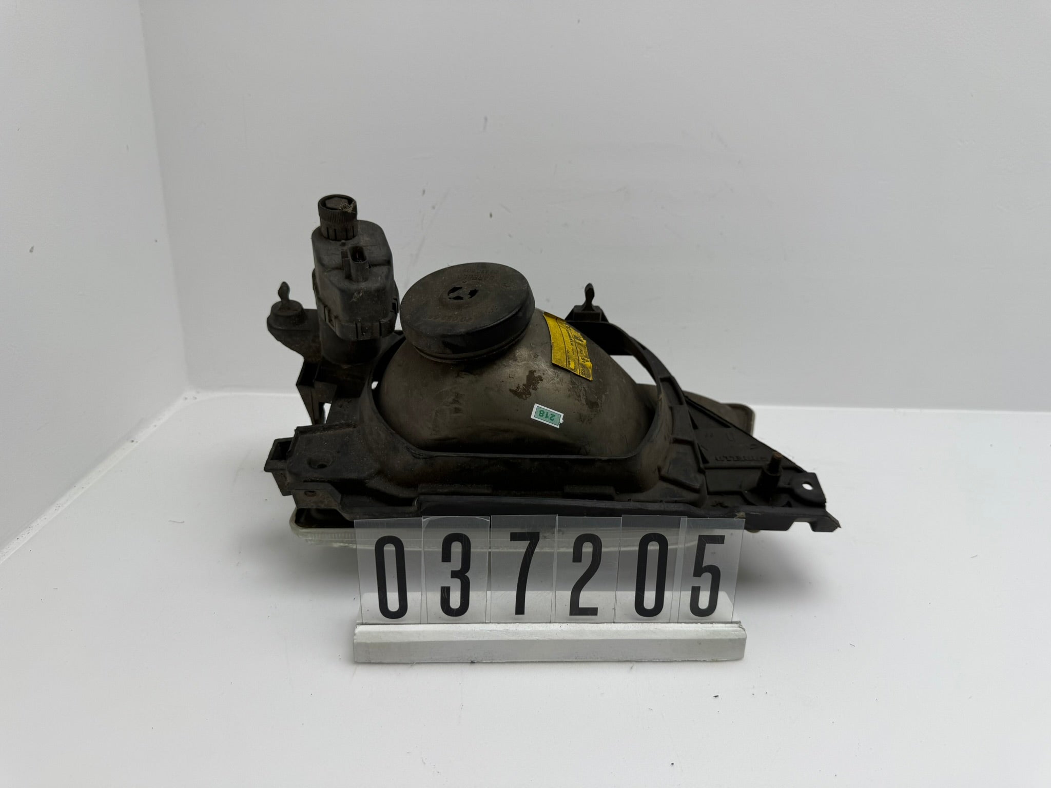 3.754.381; 037 2 05-08; 218-221 Opel Kadett E Scheinwerfer