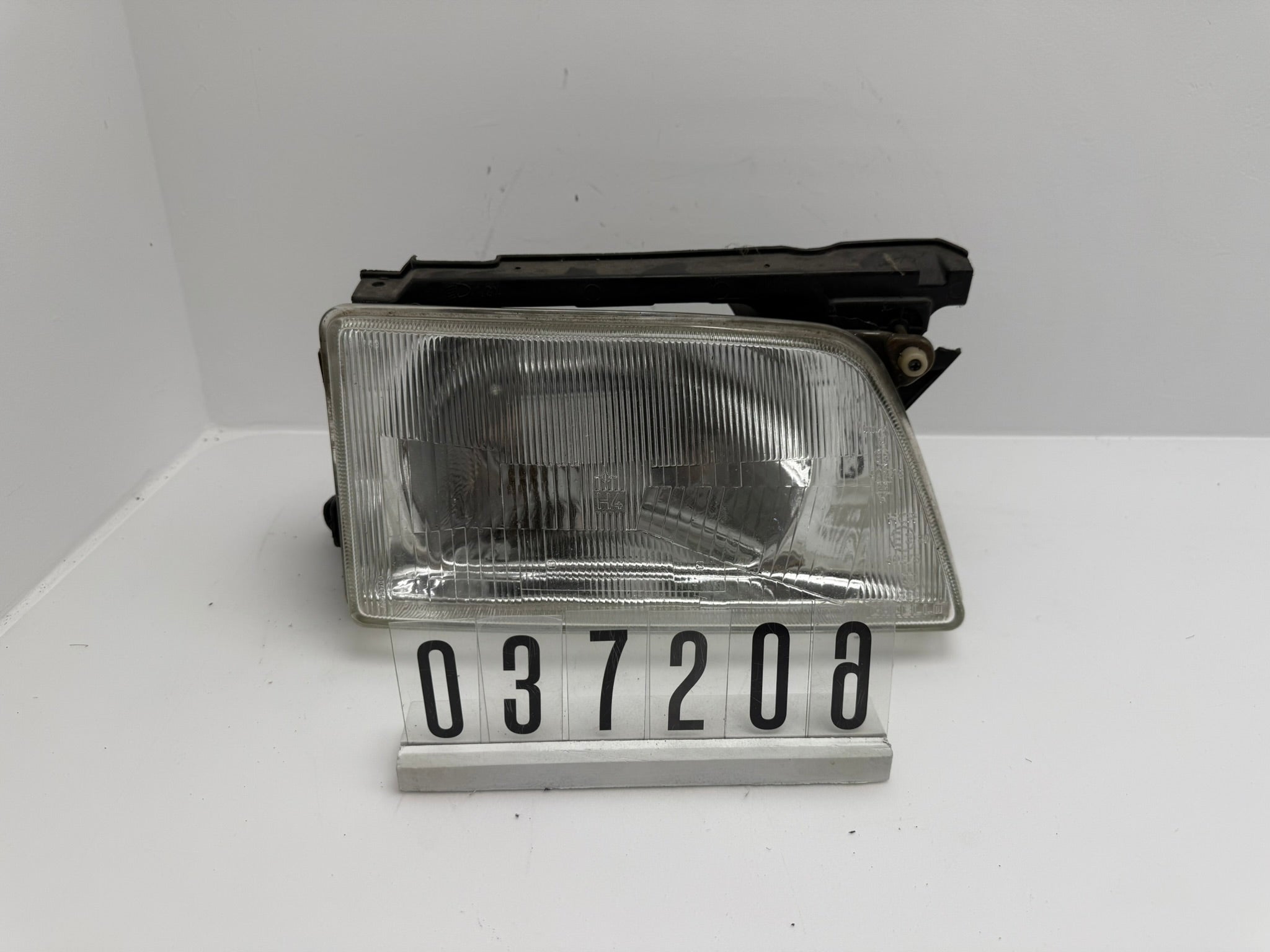 3.754.381; 037 2 05-08; 218-221 Opel Kadett E Scheinwerfer