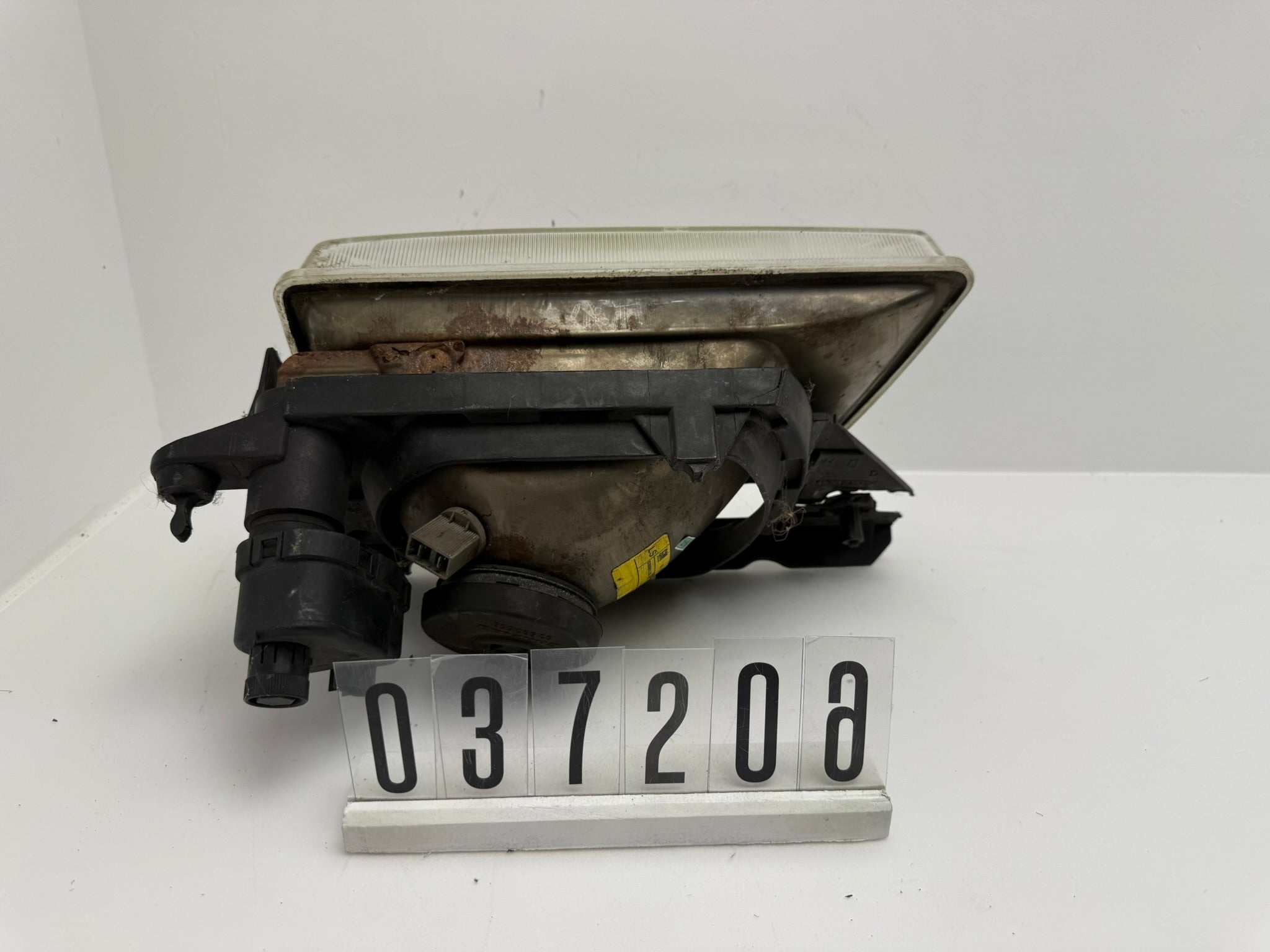 3.754.381; 037 2 05-08; 218-221 Opel Kadett E Scheinwerfer