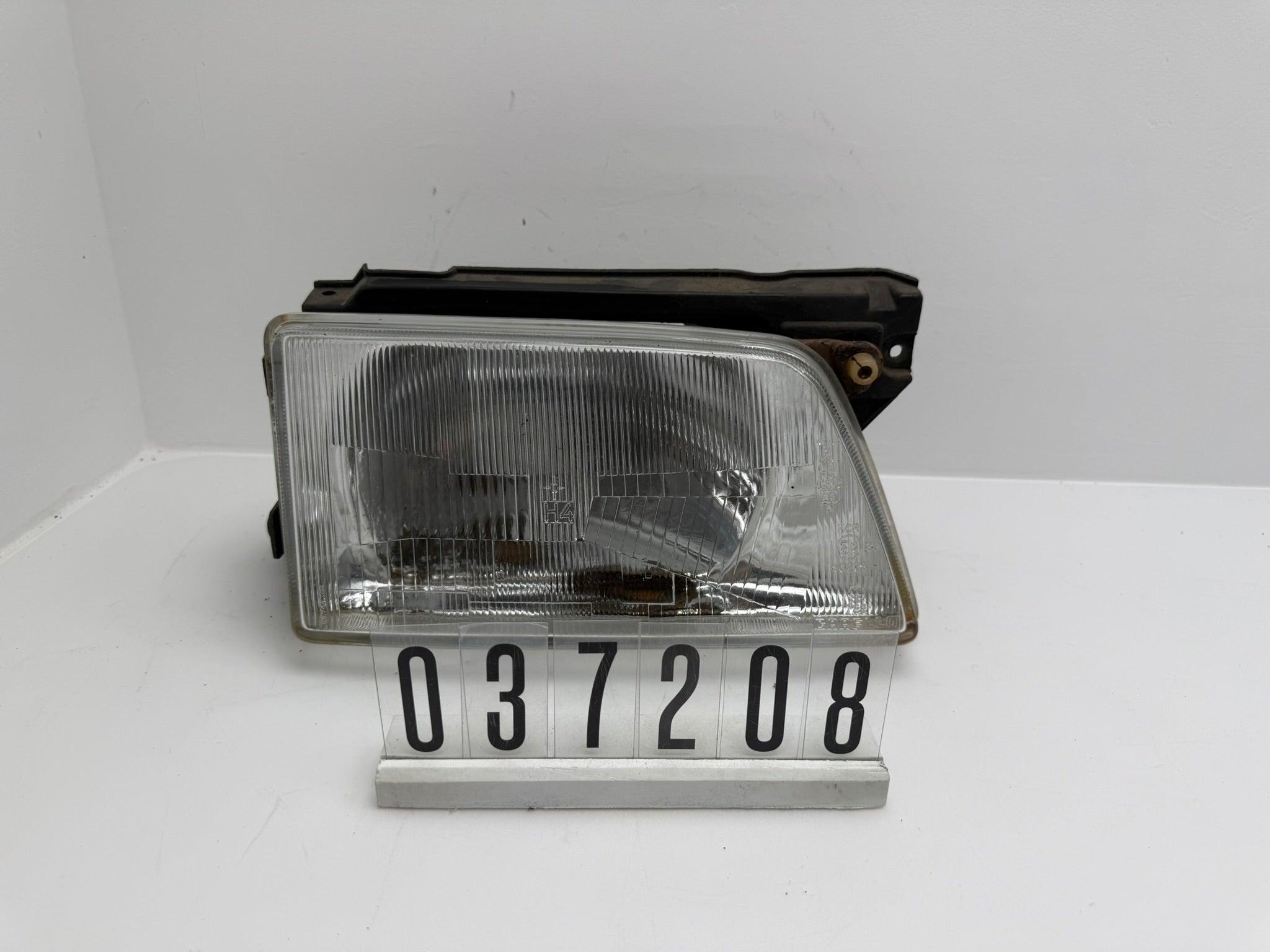 3.754.381; 037 2 05-08; 218-221 Opel Kadett E Scheinwerfer