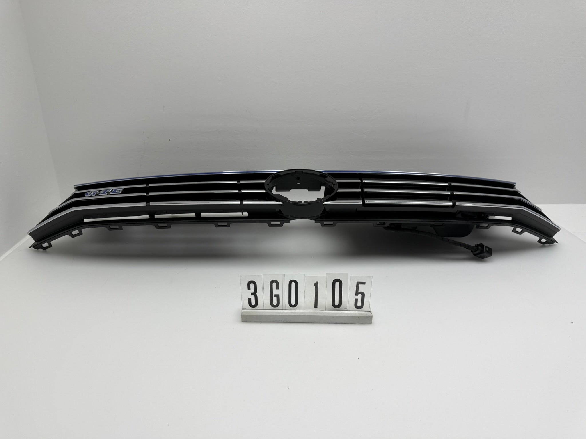 3G0 853 653 B; 3G0 1 05; 223  VW Passat 3G B8 Kühlergrill GTE