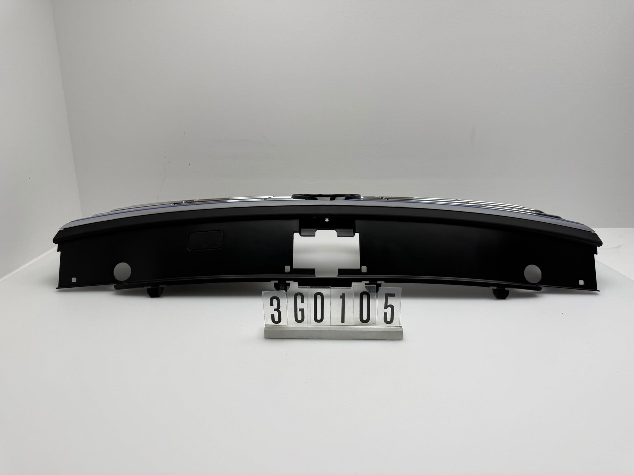 3G0 853 653 B; 3G0 1 05; 223  VW Passat 3G B8 Kühlergrill GTE