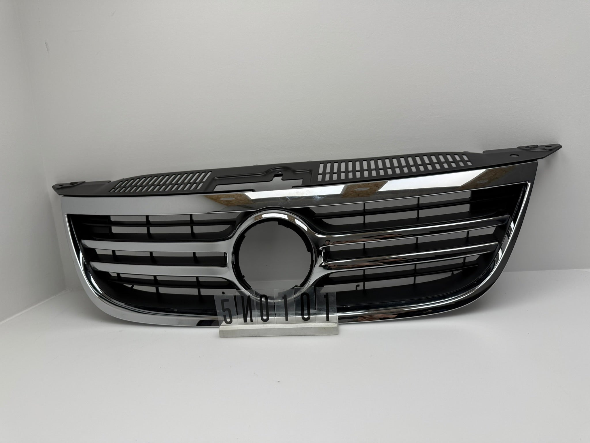 5N0 853 653; 5N0 1 01; 225 Volkswagen Tiguan Kühlergrill