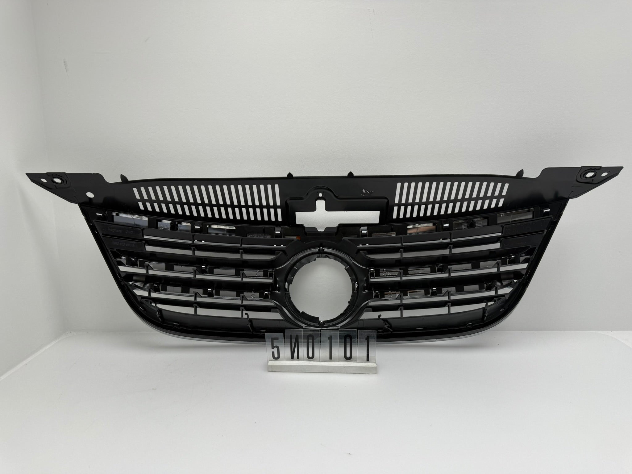 5N0 853 653; 5N0 1 01; 225 Volkswagen Tiguan Kühlergrill