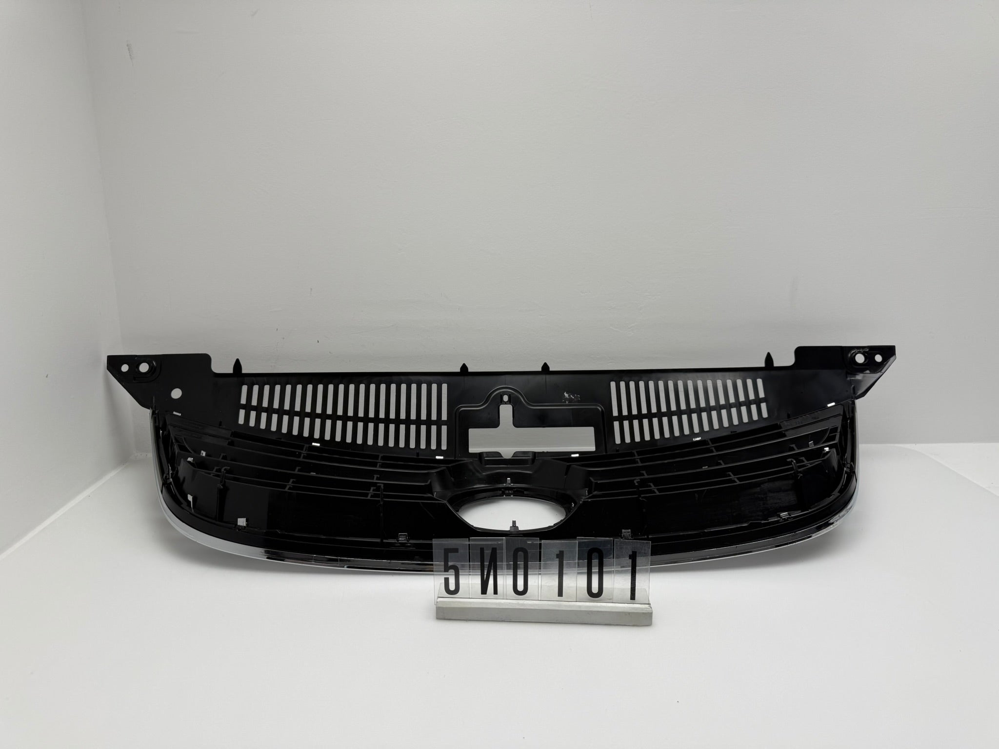 5N0 853 653; 5N0 1 01; 225 Volkswagen Tiguan Kühlergrill