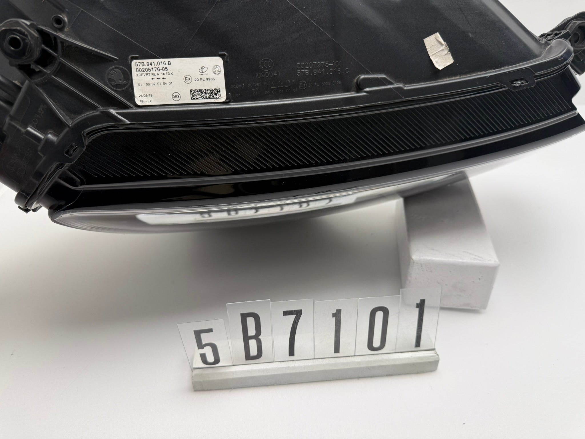 5B7 941 016 B; Skoda Karoq Scheinwerfer Full LED Rechts
