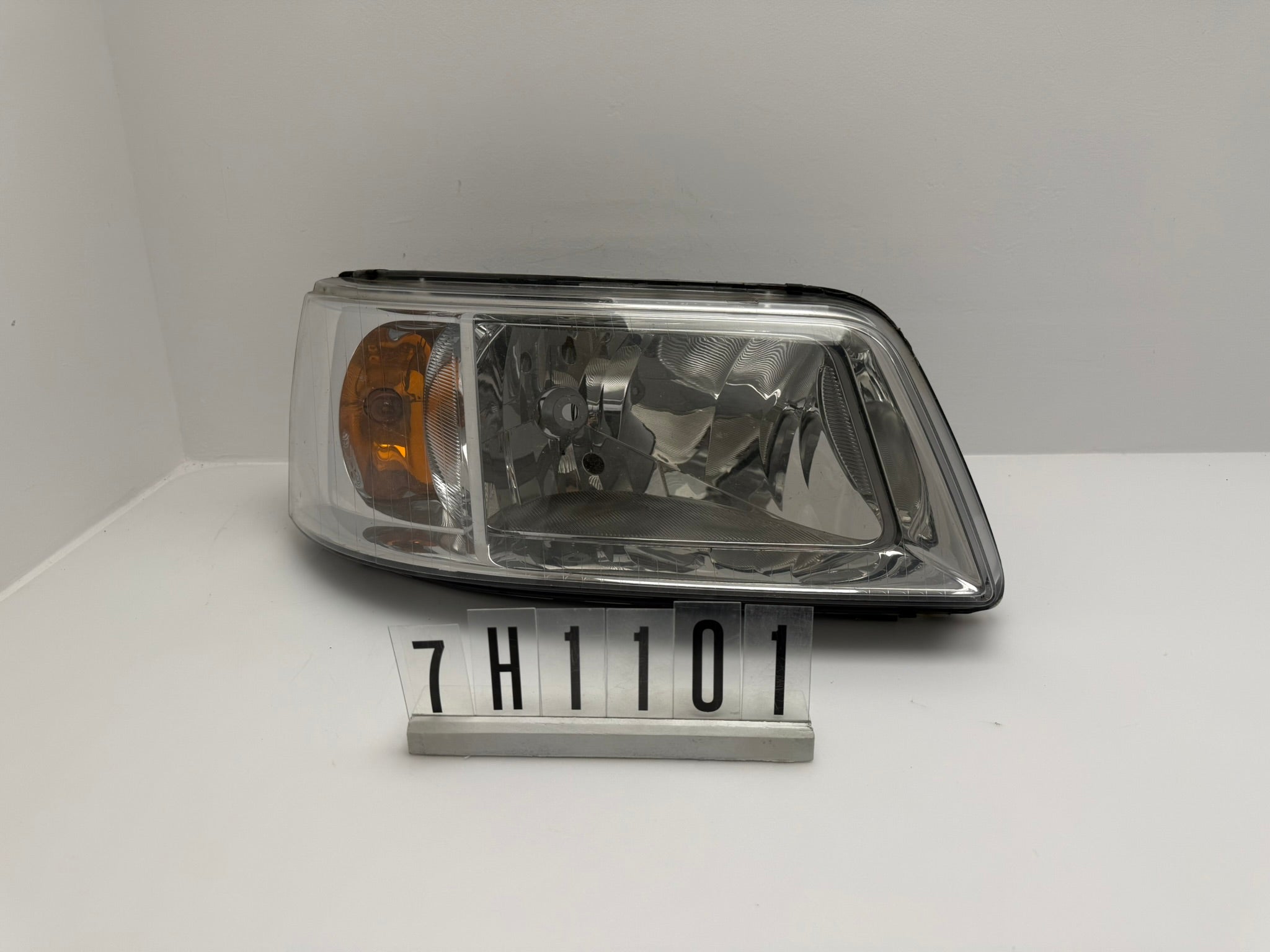 7H1 941 016 N / 7H1 941 016 S; 7H1 2 0-02; 226/228 VW TV T5 Scheinwerfer rechts