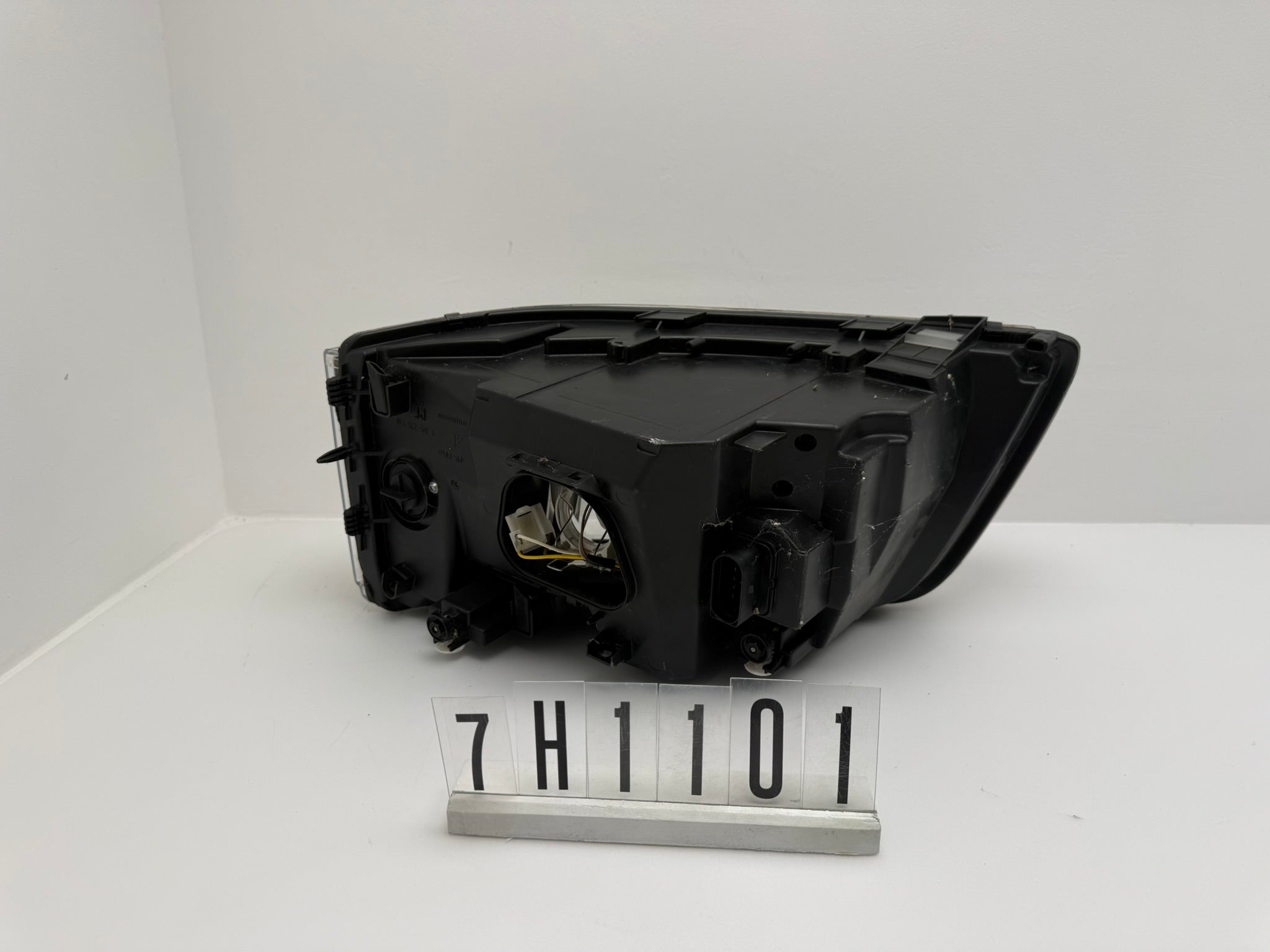 7H1 941 016 N / 7H1 941 016 S; 7H1 2 0-02; 226/228 VW TV T5 Scheinwerfer rechts