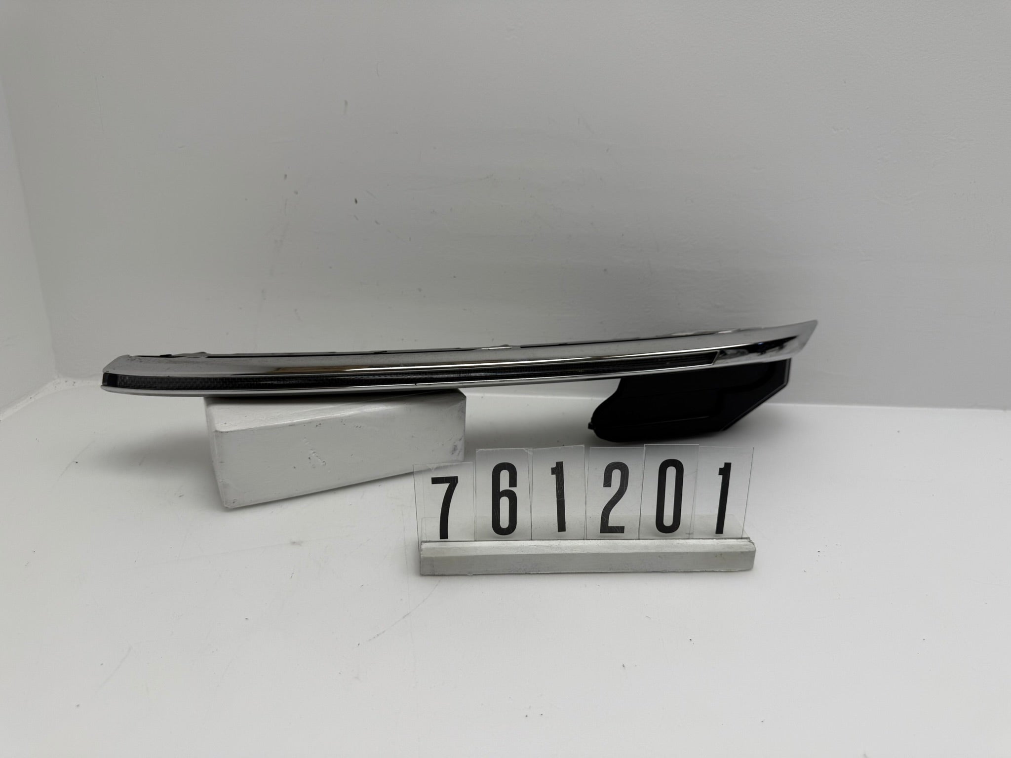 761.941.055; 761 2 01; 237 VW Touareg CR7 LED Tagfahrlicht linke Seite