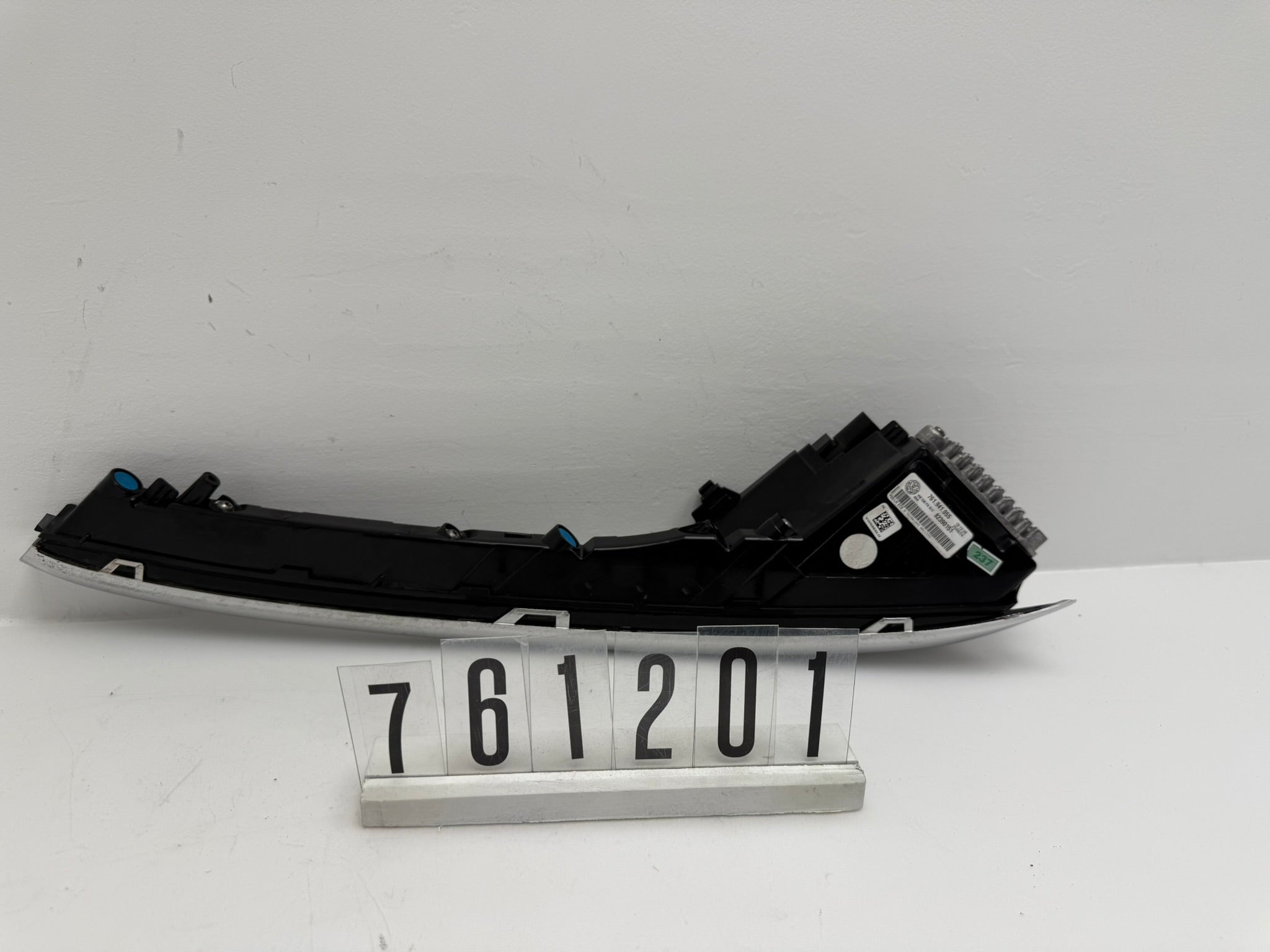 761.941.055; 761 2 01; 237 VW Touareg CR7 LED Tagfahrlicht linke Seite