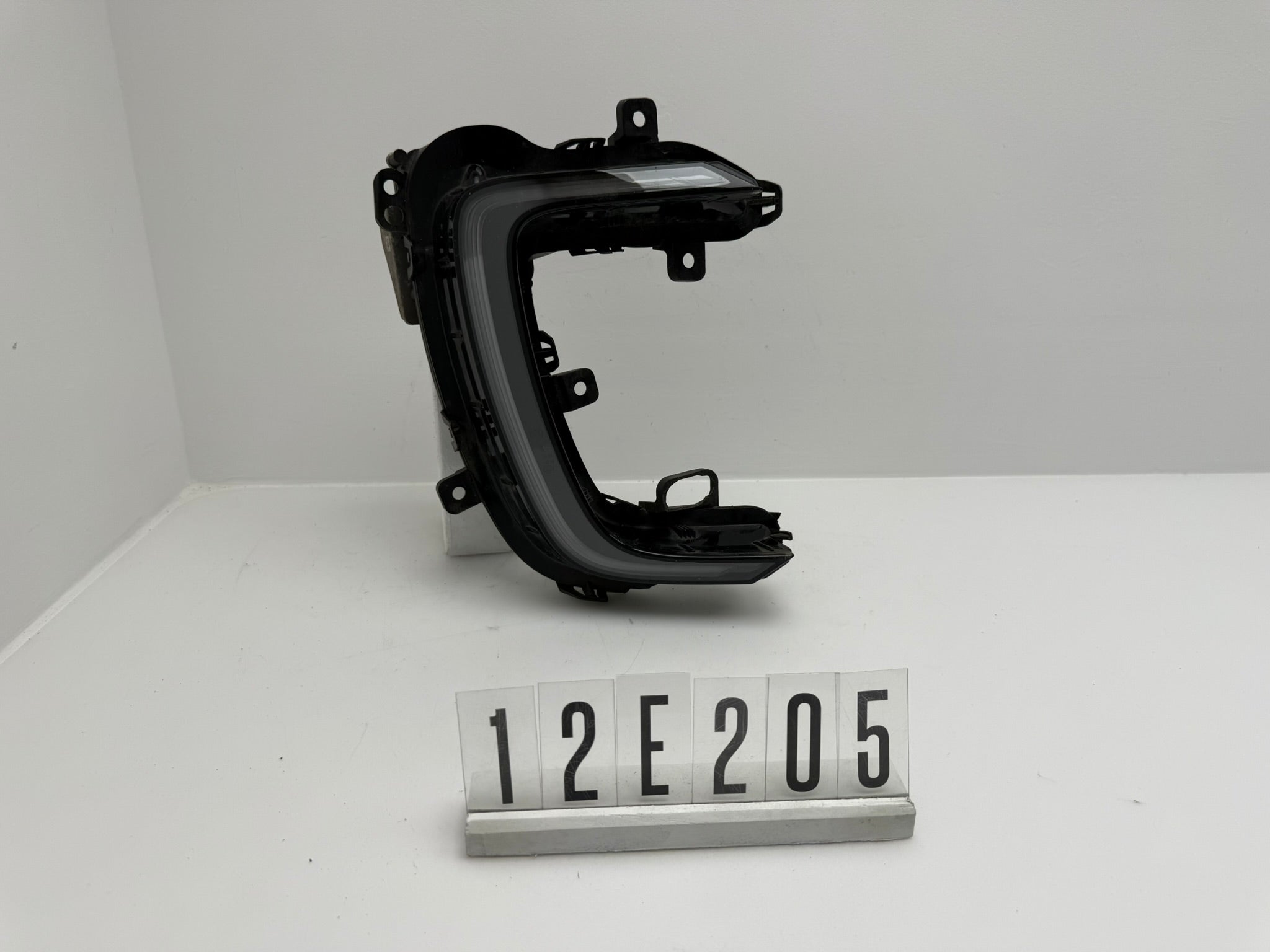 12E 941 056 E; 12E 2 05; 242 VW Up AA Tagfahrlicht Rechts