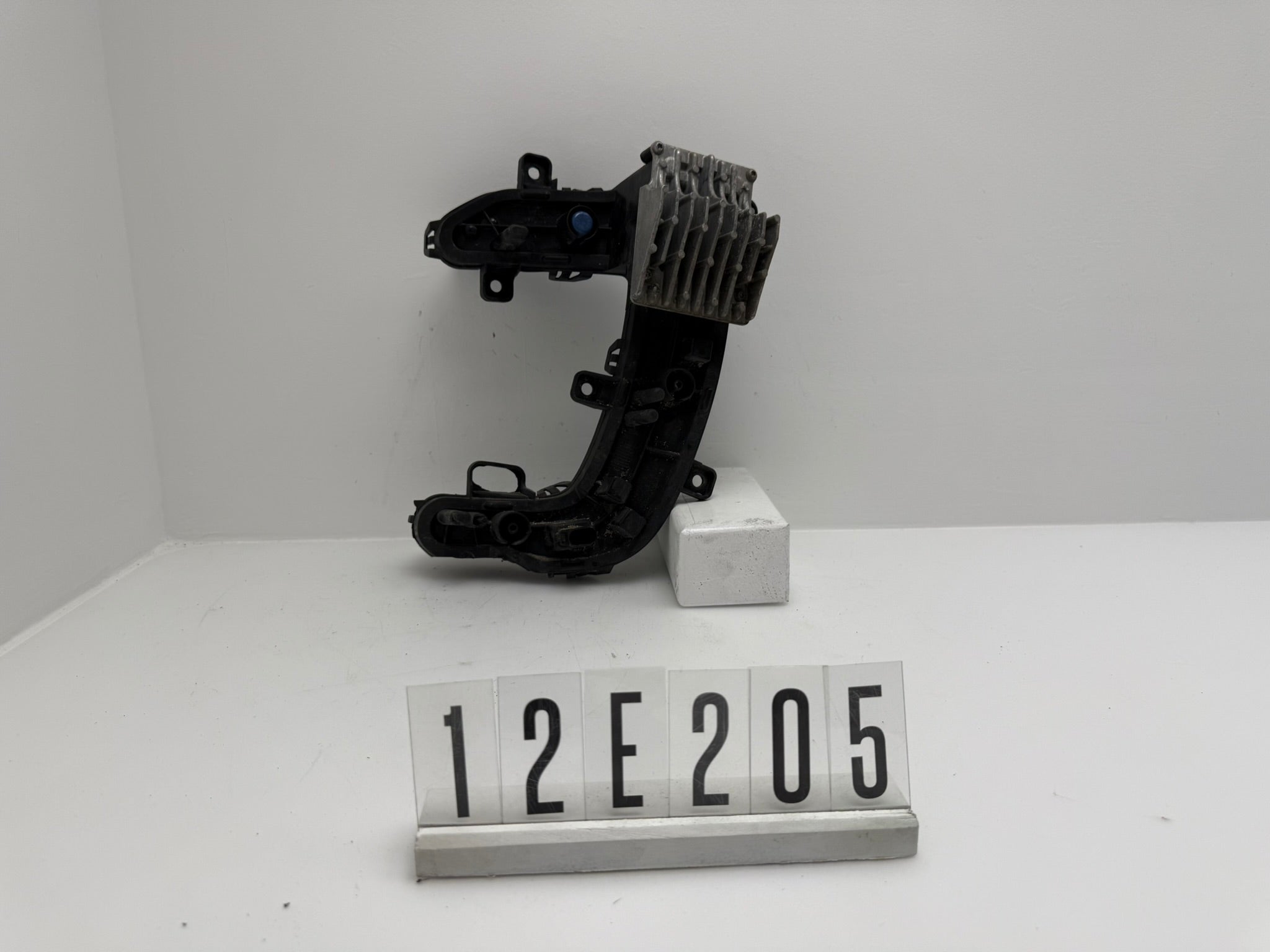 12E 941 056 E; 12E 2 05; 242 VW Up AA Tagfahrlicht Rechts