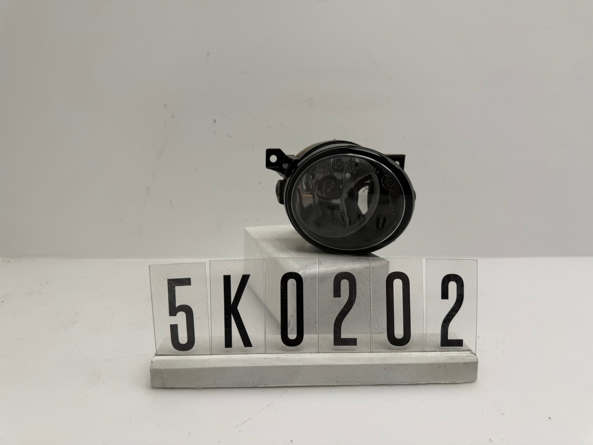 1TO 941 700 H; 5K0 2 02; 246 VW TOURAN Nebelscheinwerfer rechts