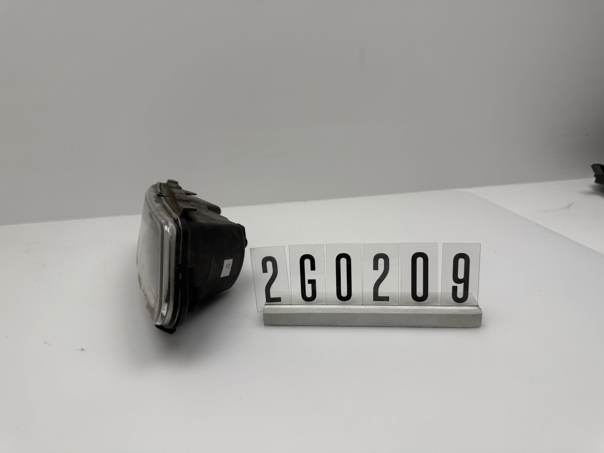 1ND010377-101; 2G0 2 09; 256  VW POLO H8 6R1 6C1 5 Van Nebelscheinwerfer