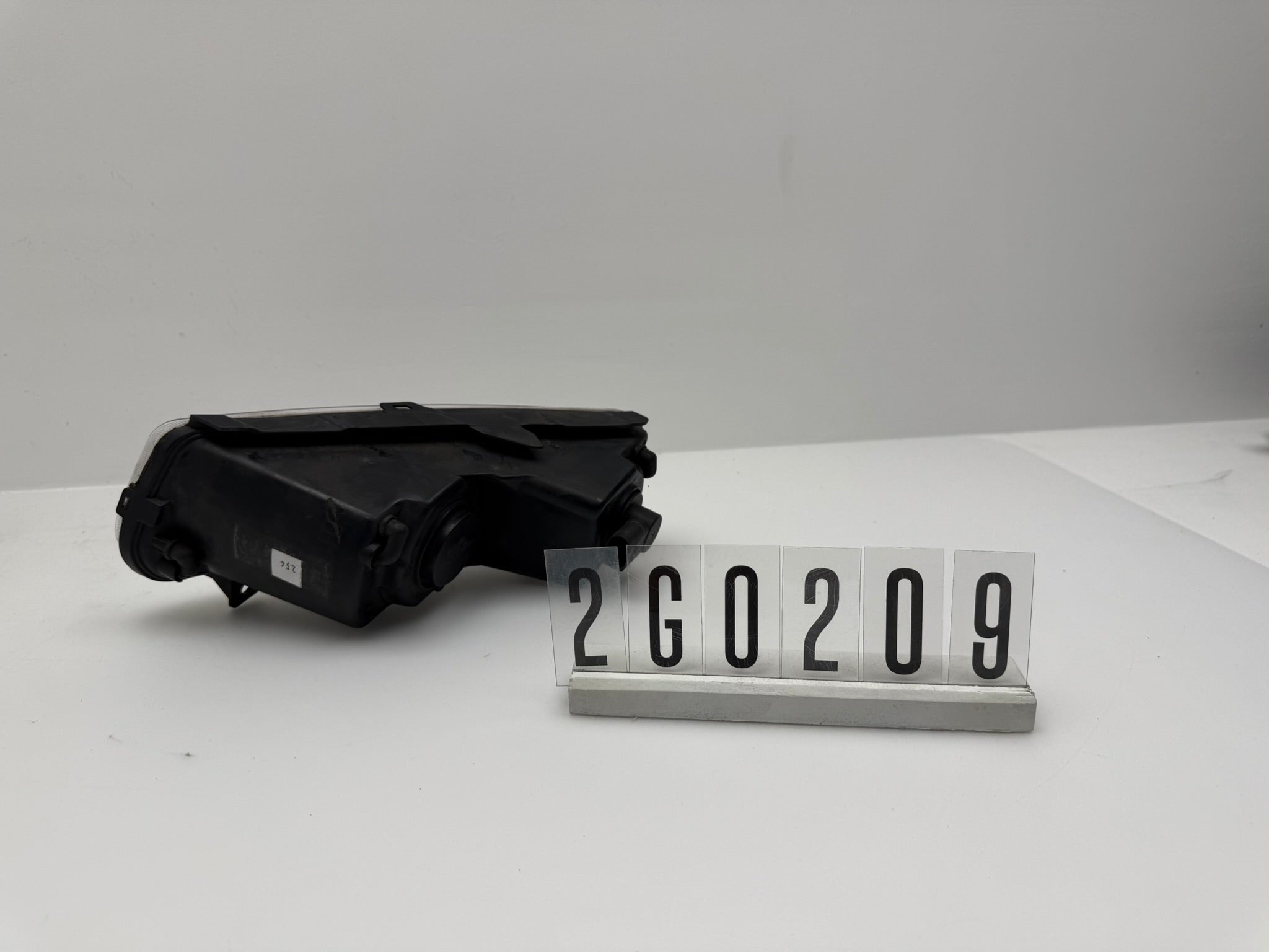 1ND010377-101; 2G0 2 09; 256  VW POLO H8 6R1 6C1 5 Van Nebelscheinwerfer