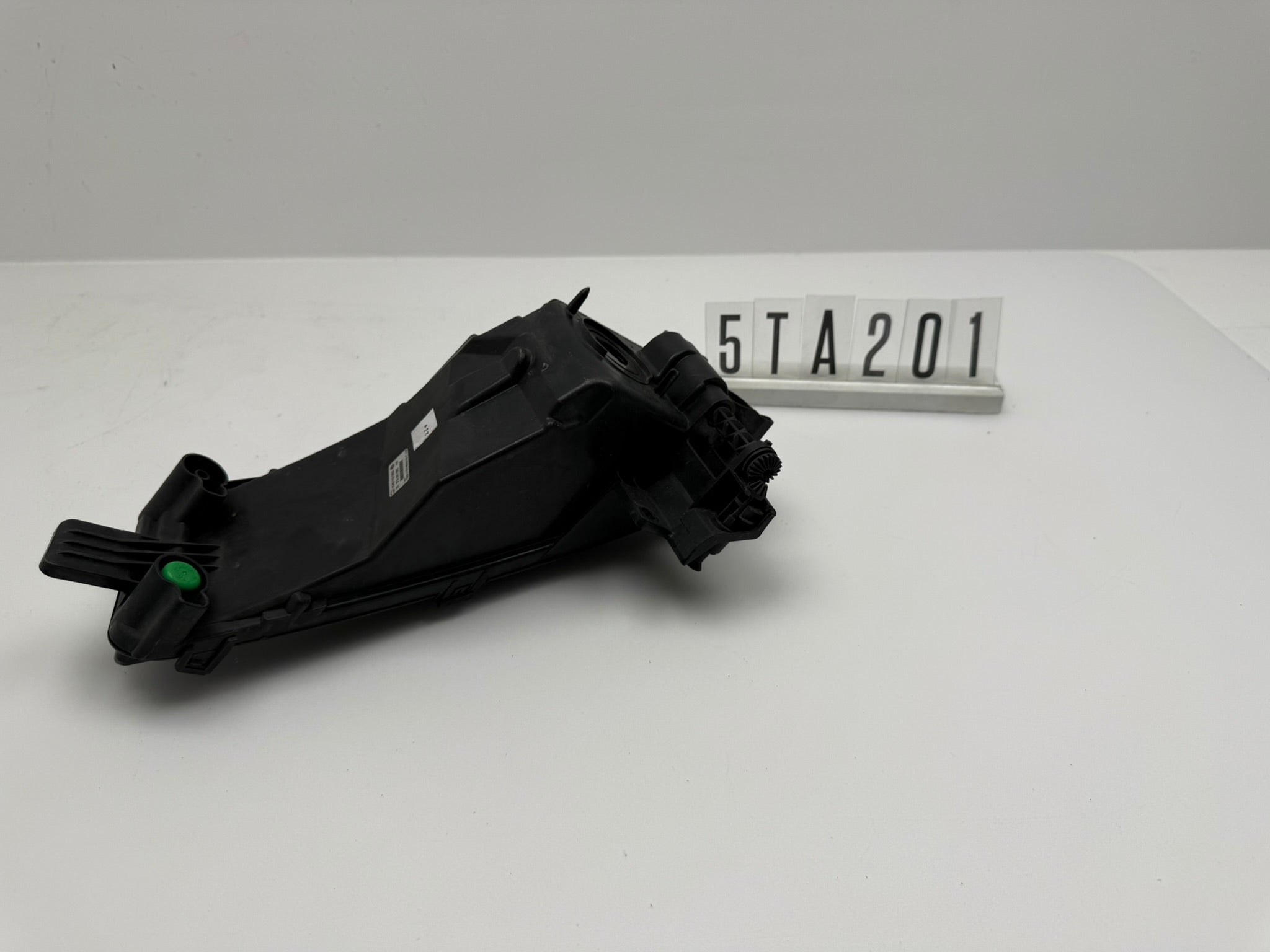 5TA.641.662; 5TA 2 01; 260 VW Touran II 2 Nebelscheinwerfer rechts