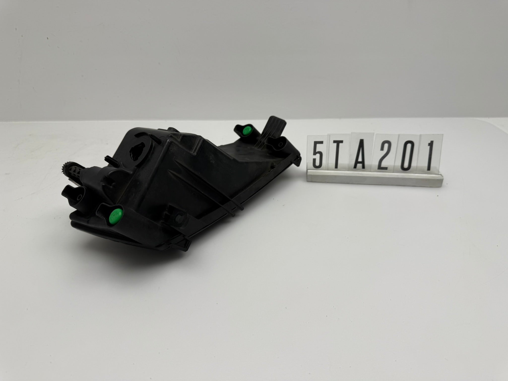 5TA.641.662; 5TA 2 01; 260 VW Touran II 2 Nebelscheinwerfer rechts