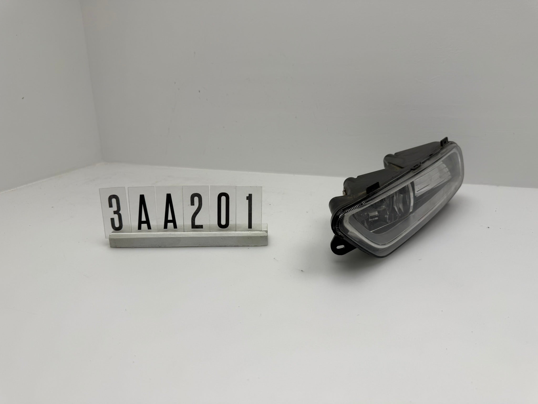3AA 941 661 E / 1ND 010545-05; 3AA 2 01; 261 VW PASSAT B7 Nebelscheinwerfer links