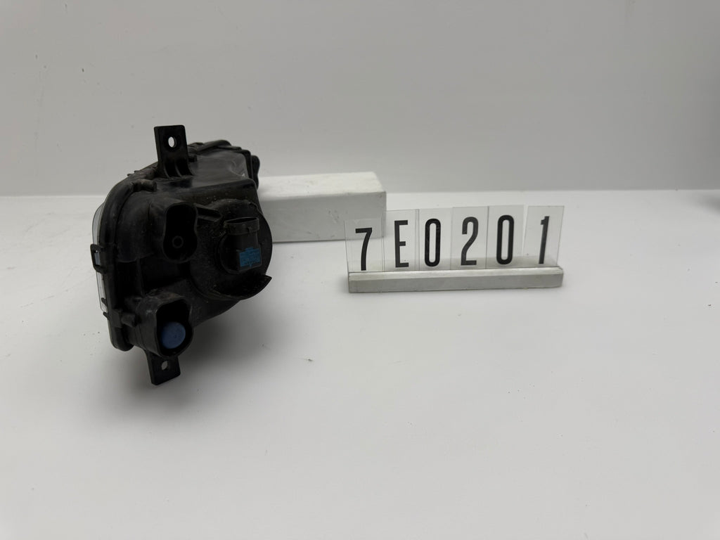 7E0.941.662.B; 7E0 2 01; 266 VW T6 Multivan Nebelscheinwerfer rechts