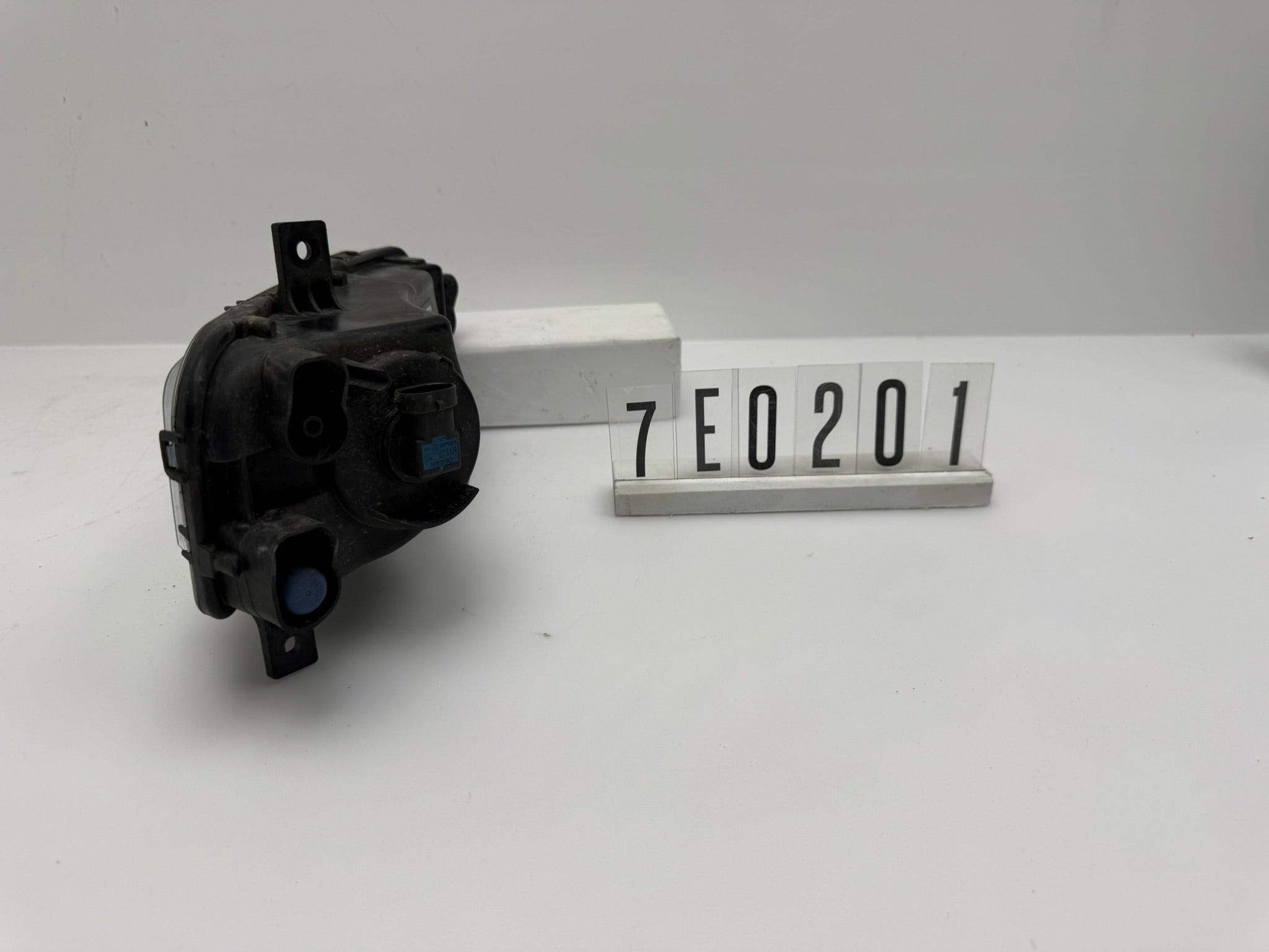 7E0.941.662.B; 7E0 2 01; 266 VW T6 Multivan Nebelscheinwerfer rechts