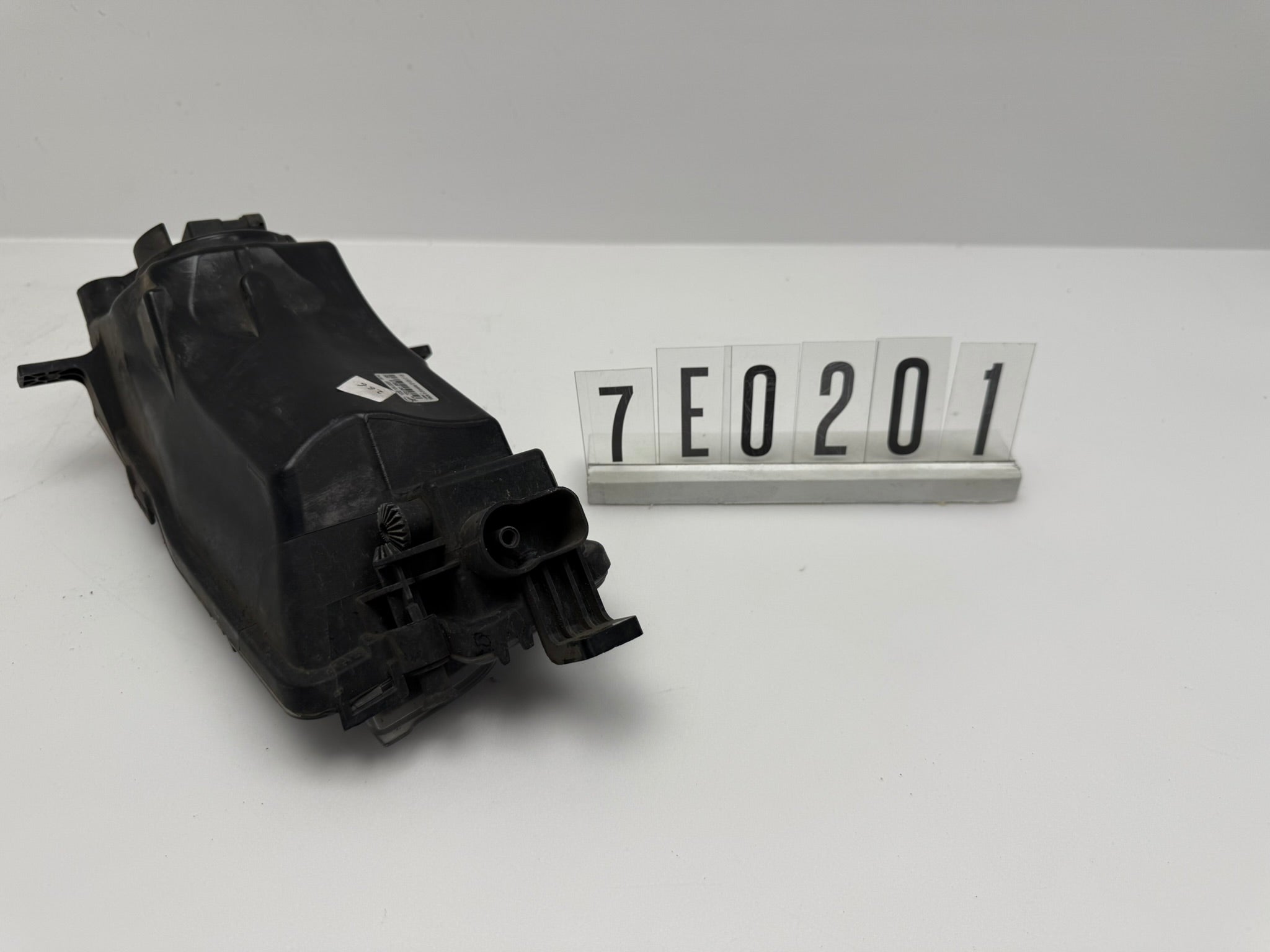 7E0.941.662.B; 7E0 2 01; 266 VW T6 Multivan Nebelscheinwerfer rechts