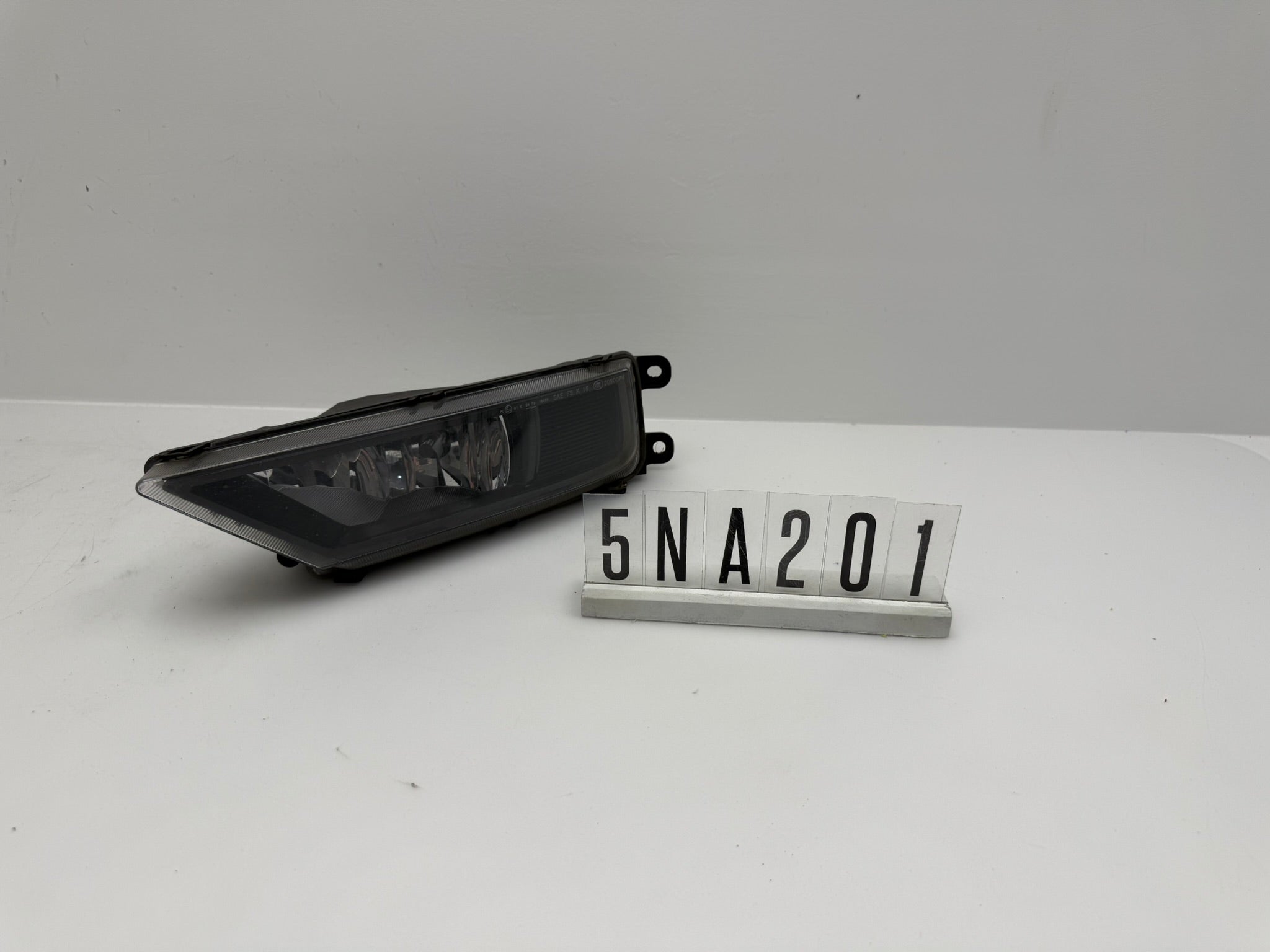 5NA.941.699; 5JA 2 01-02; 267-268 VW TIGUAN AD BW Nebelscheinwerfer links