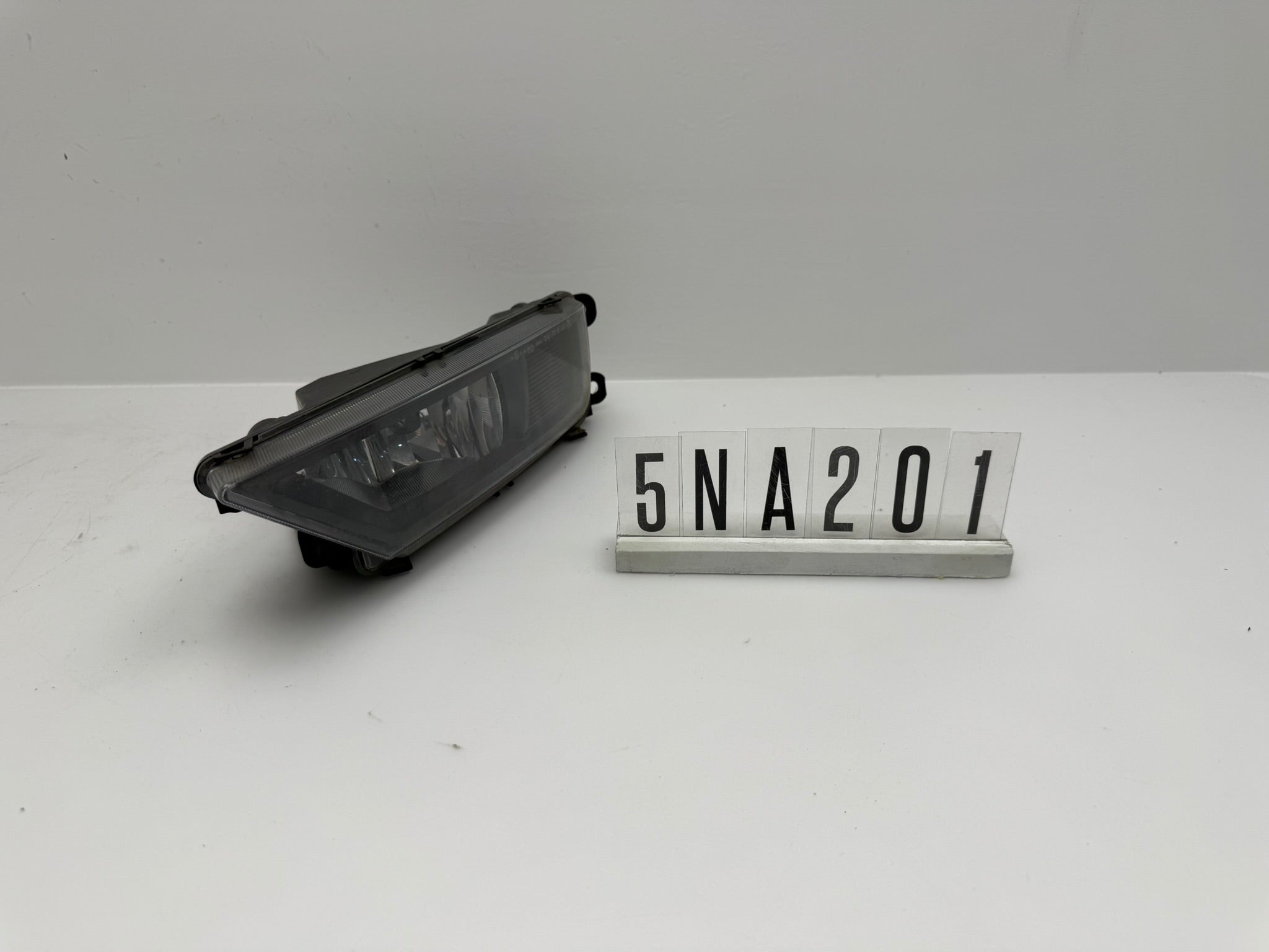 5NA.941.699; 5JA 2 01-02; 267-268 VW TIGUAN AD BW Nebelscheinwerfer links
