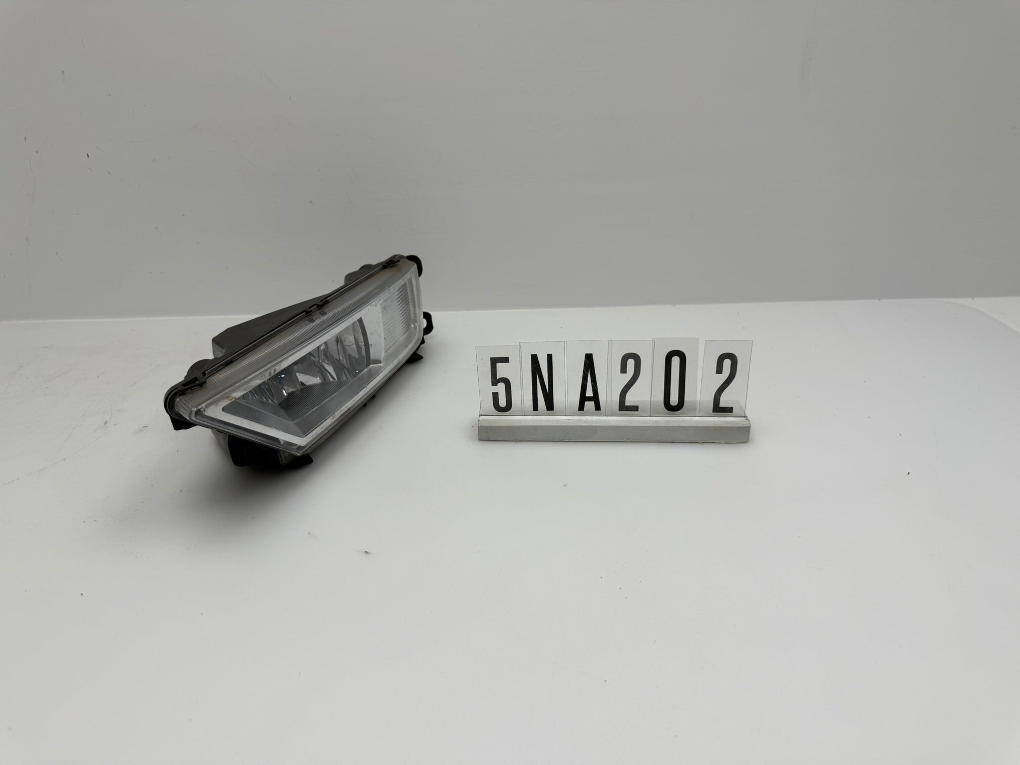 5NA.941.699; 5JA 2 01-02; 267-268 VW TIGUAN AD BW Nebelscheinwerfer links