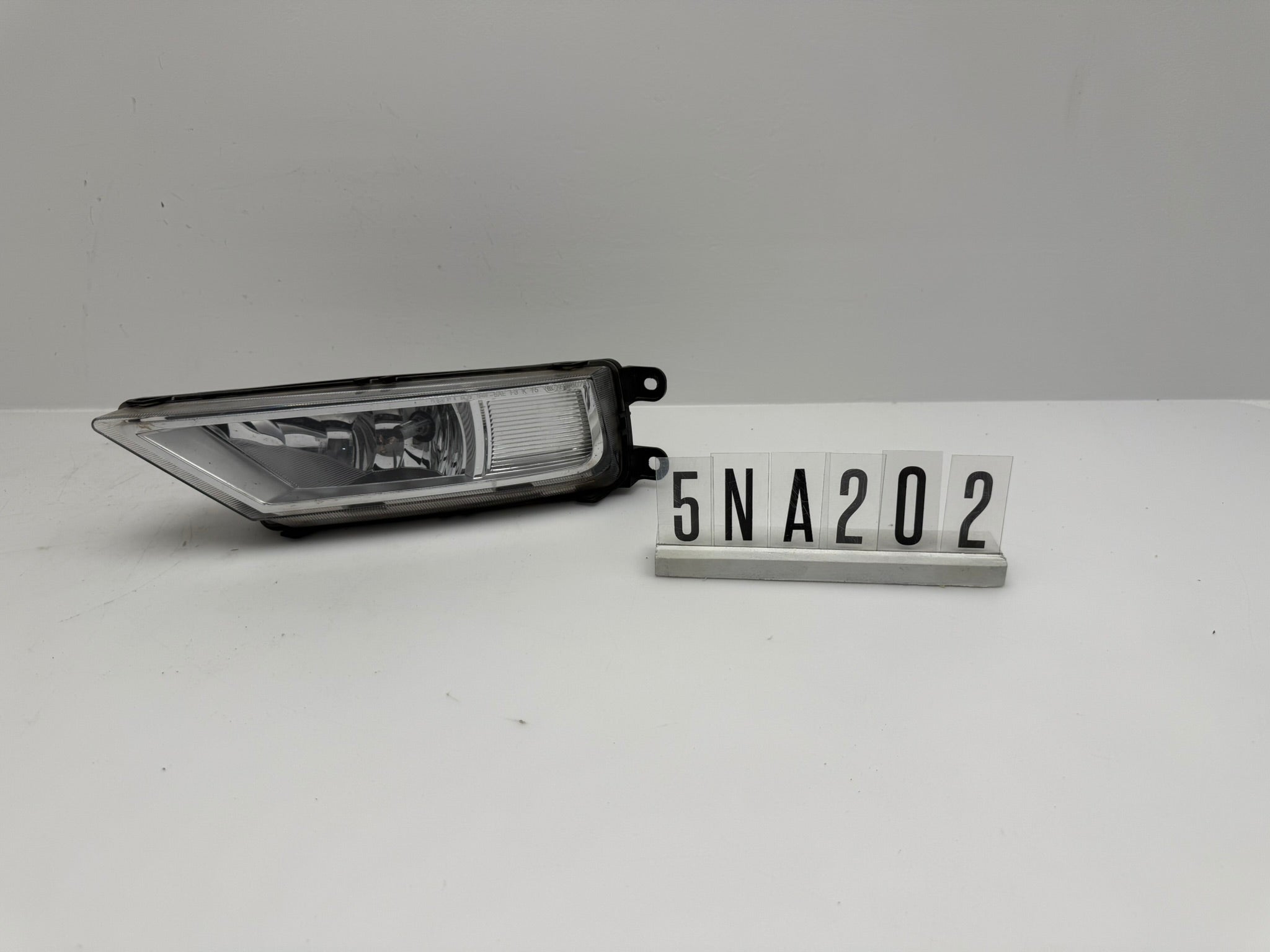 5NA.941.699; 5JA 2 01-02; 267-268 VW TIGUAN AD BW Nebelscheinwerfer links
