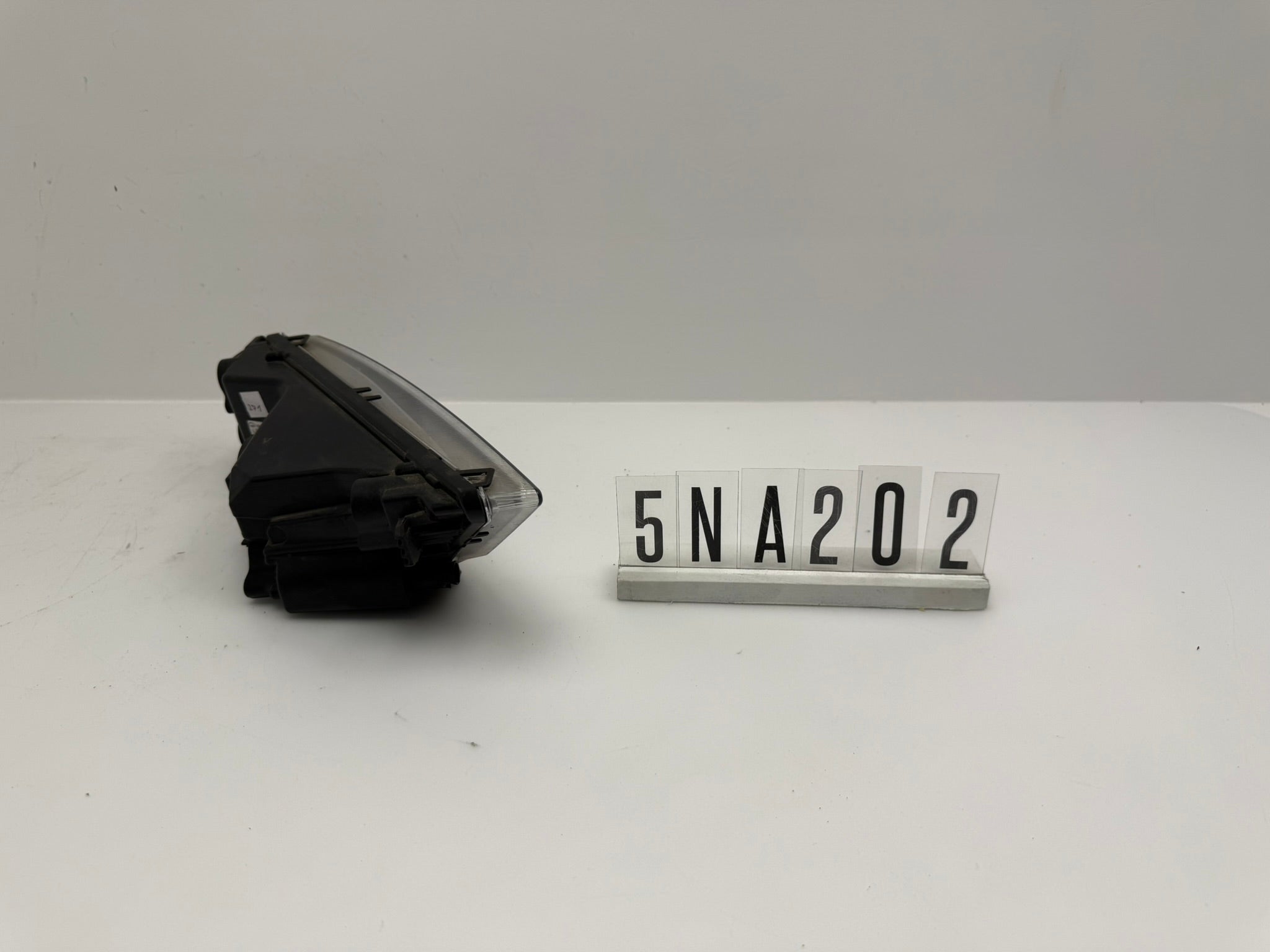 5NA.941.699; 5JA 2 01-02; 267-268 VW TIGUAN AD BW Nebelscheinwerfer links
