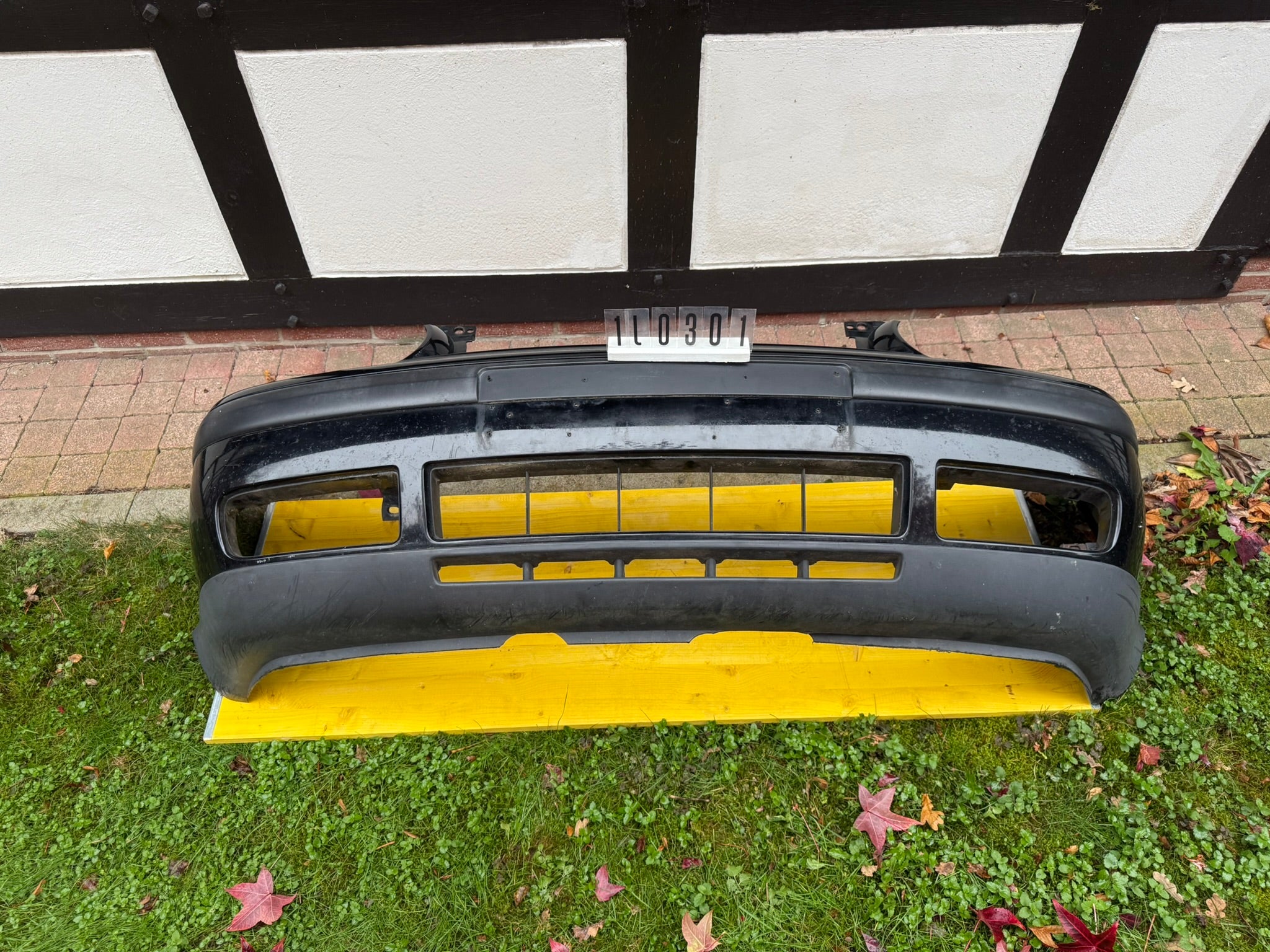 1J0 807 221 A; 1J0 3 01; 275 VW Golf IV Stoßstange