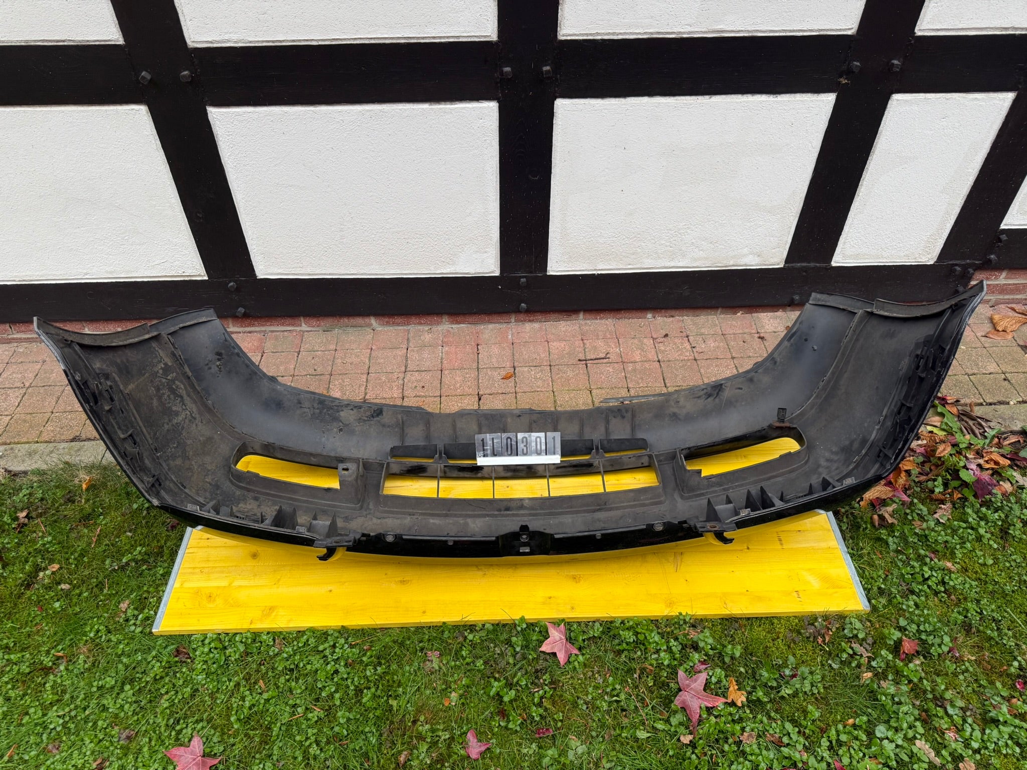 1J0 807 221 A; 1J0 3 01; 275 VW Golf IV Stoßstange