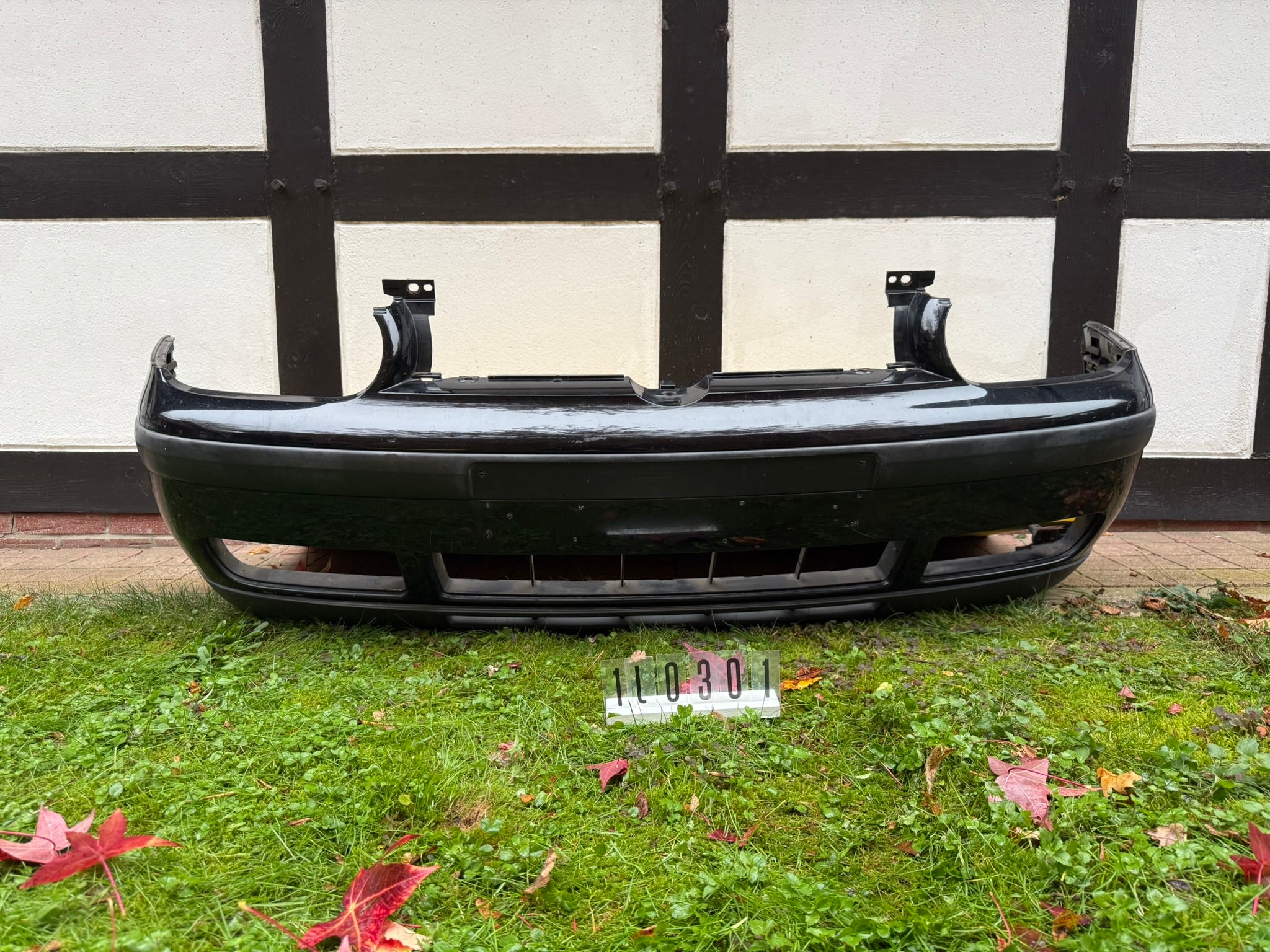 1J0 807 221 A; 1J0 3 01; 275 VW Golf IV Stoßstange