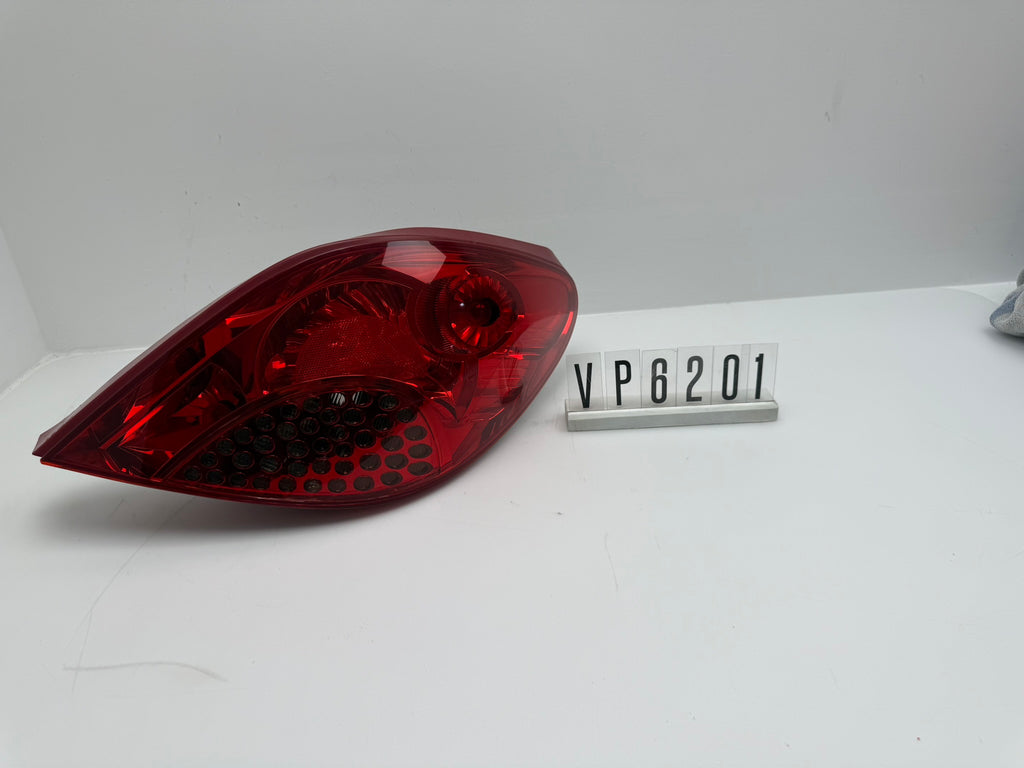 P6PFX-13404-A; VP6 2 01; 277	PEUGEOT 207 CC Rückleuchte rechts