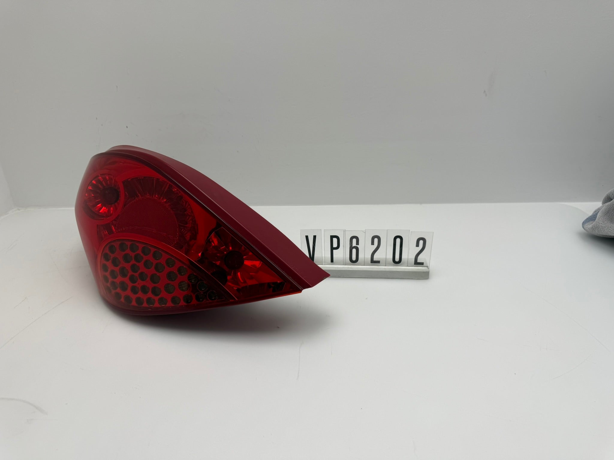 P6PFX-13405-A; VP6 2 02; 278	PEUGEOT 207 CC Rückleuchte Links