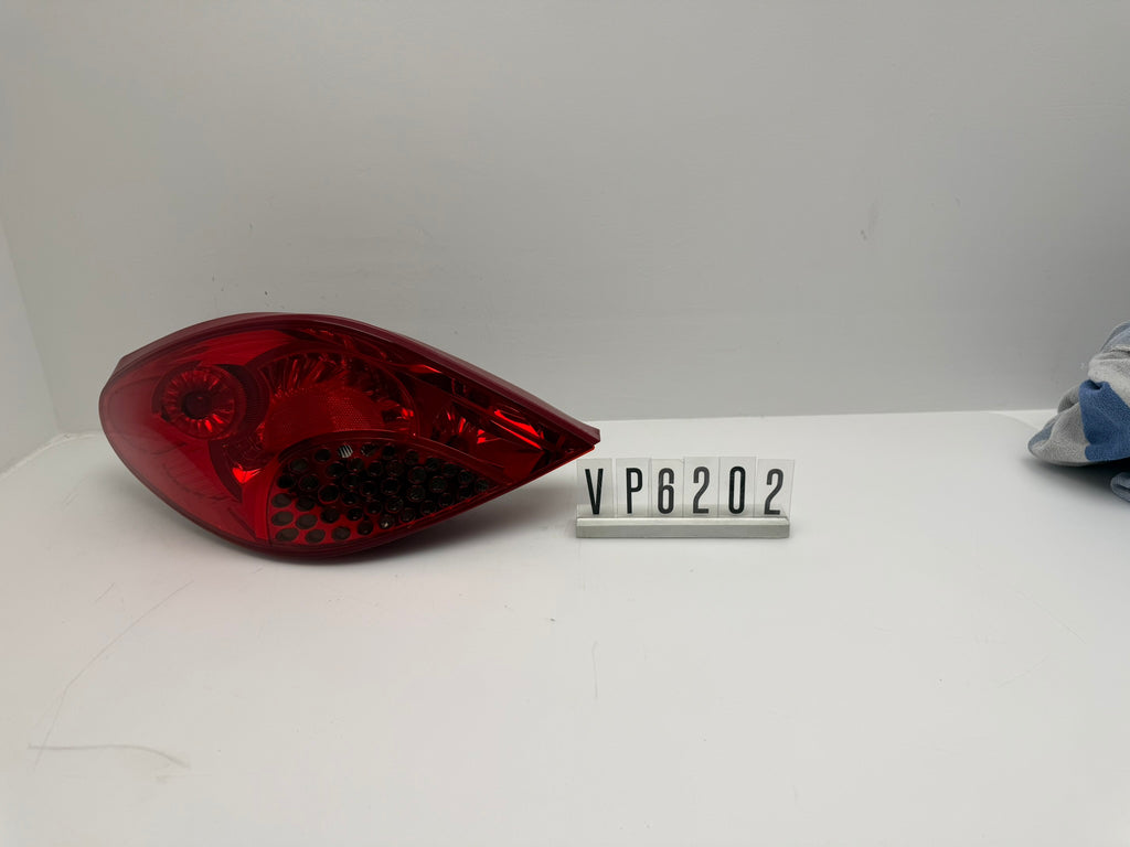 P6PFX-13405-A; VP6 2 02; 278	PEUGEOT 207 CC Rückleuchte Links
