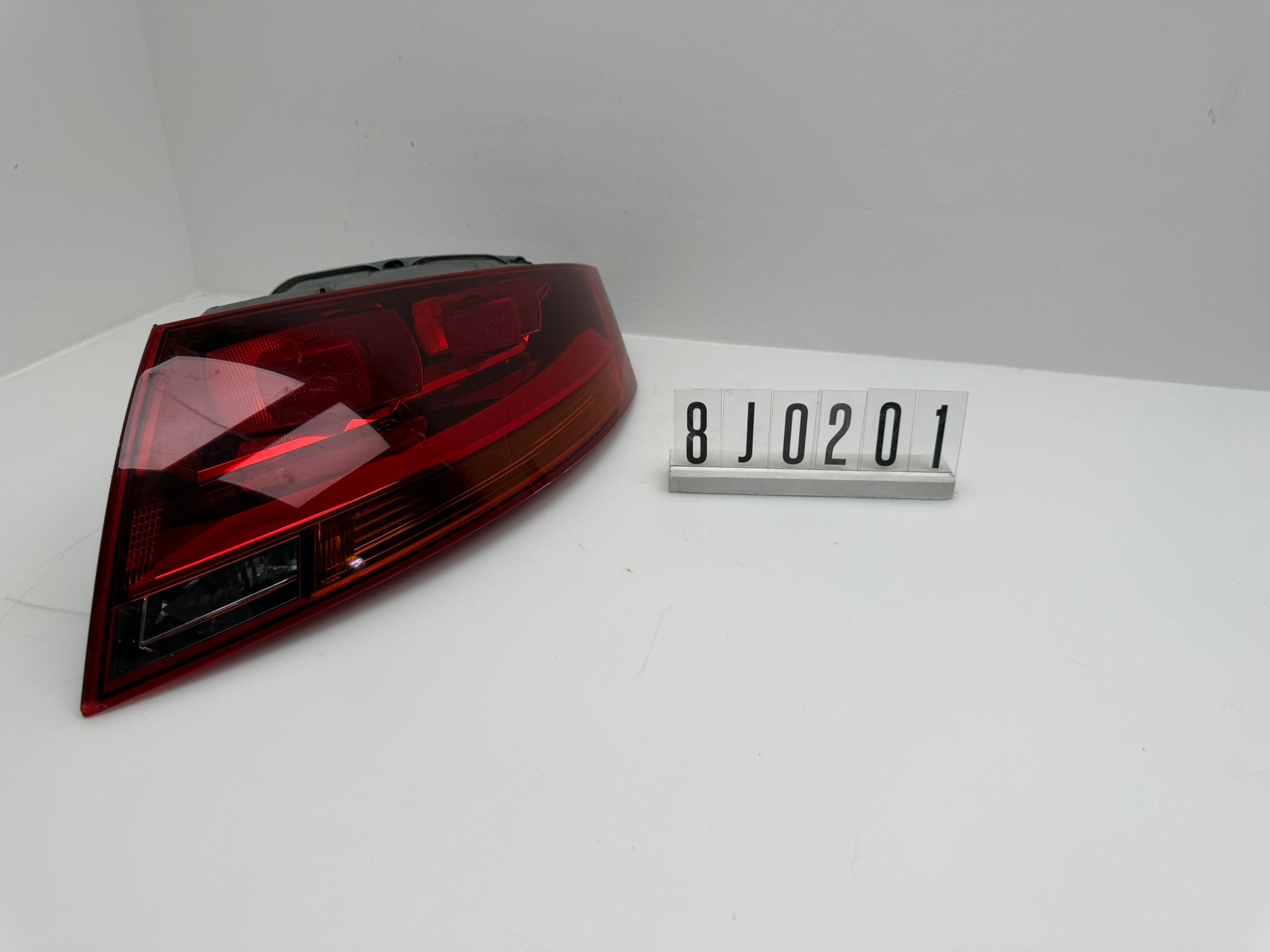 8J0 945 096 G; 8J0 2 01; 279Audi TT Rückleuchte  rechts