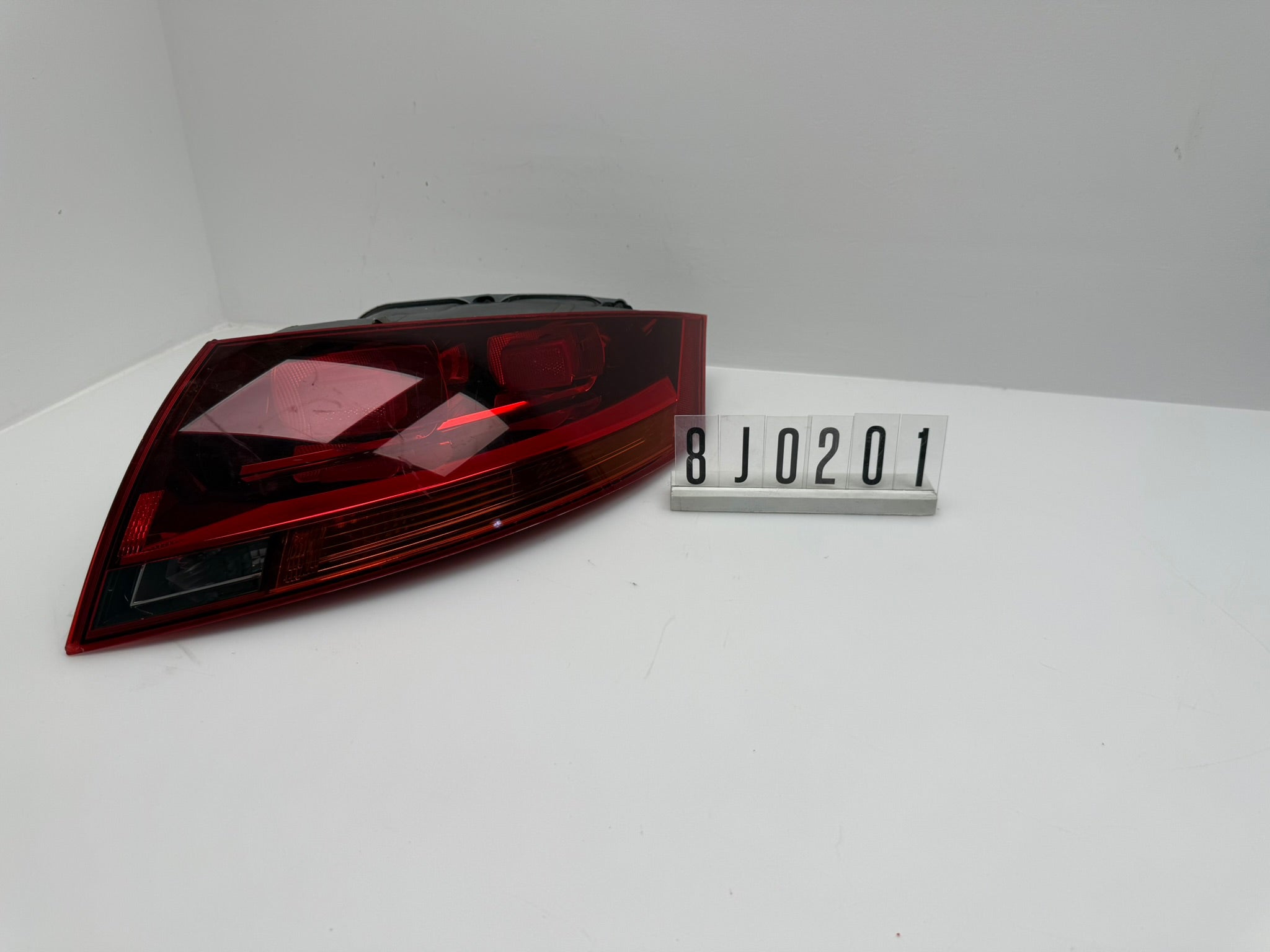 8J0 945 096 G; 8J0 2 01; 279Audi TT Rückleuchte  rechts