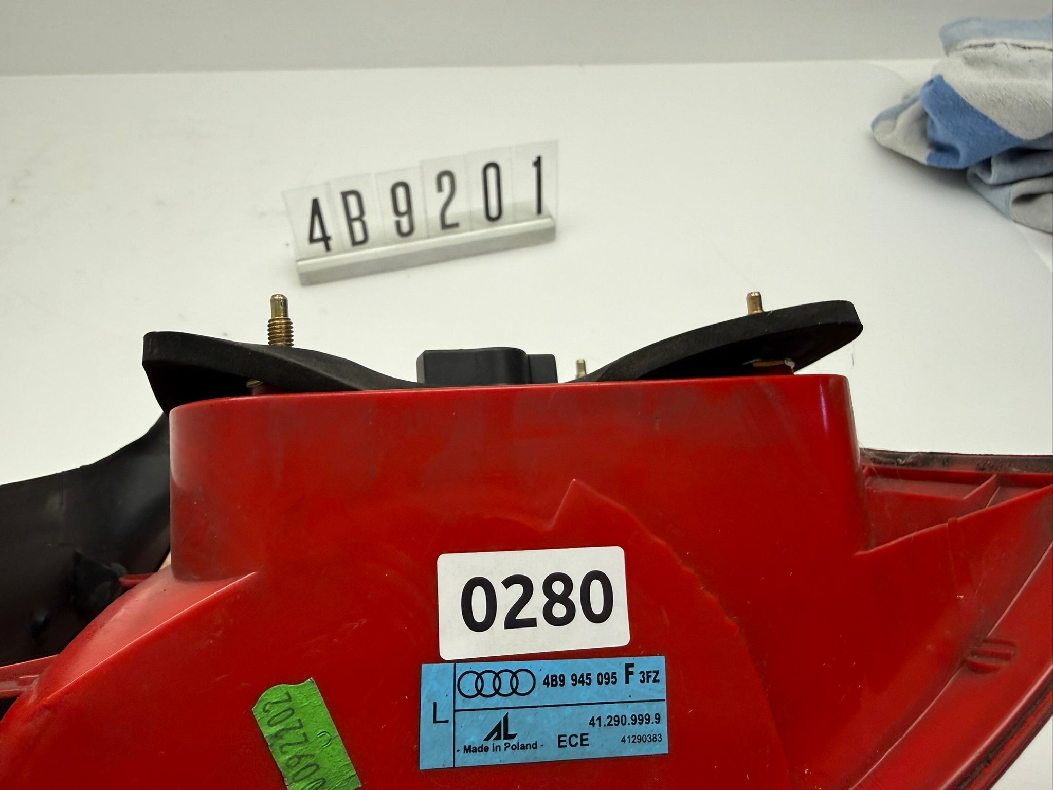 4B9945095; 4B9 2 01; 280 AUDI A6 Avant 4B5 / C5 Rücklicht links